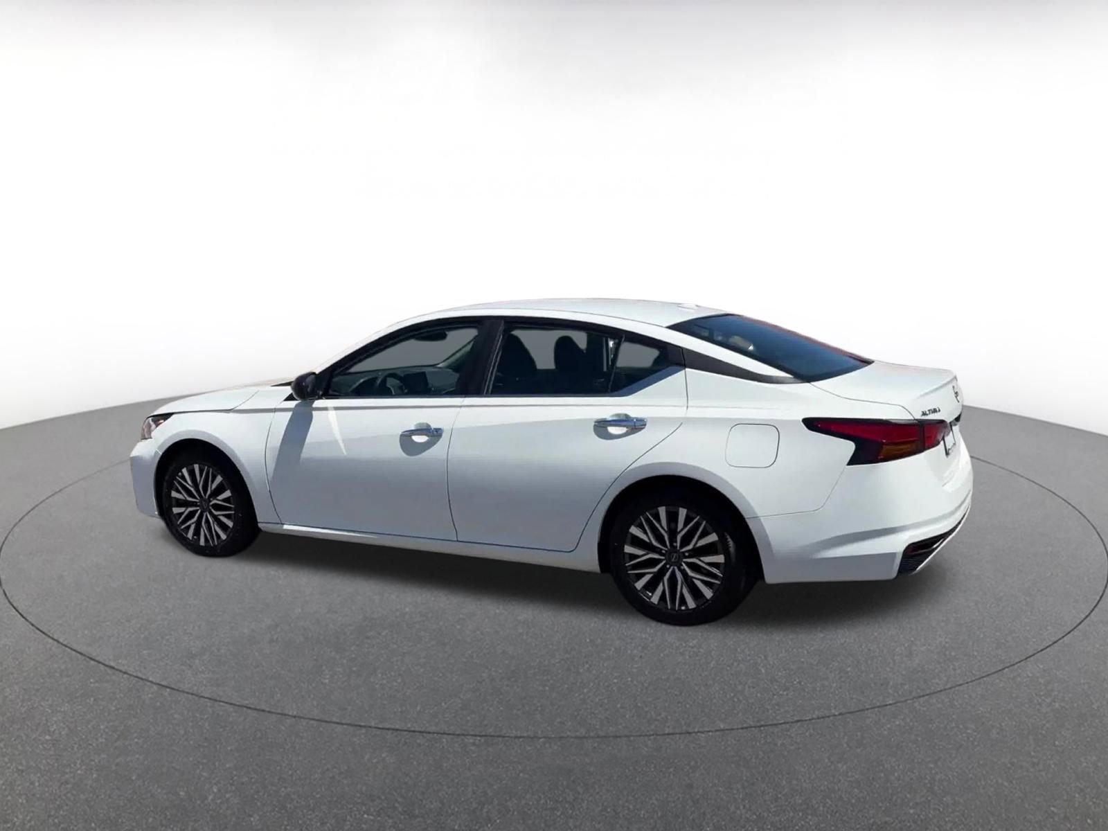 Thumbnail: 2025 Nissan Altima - 10