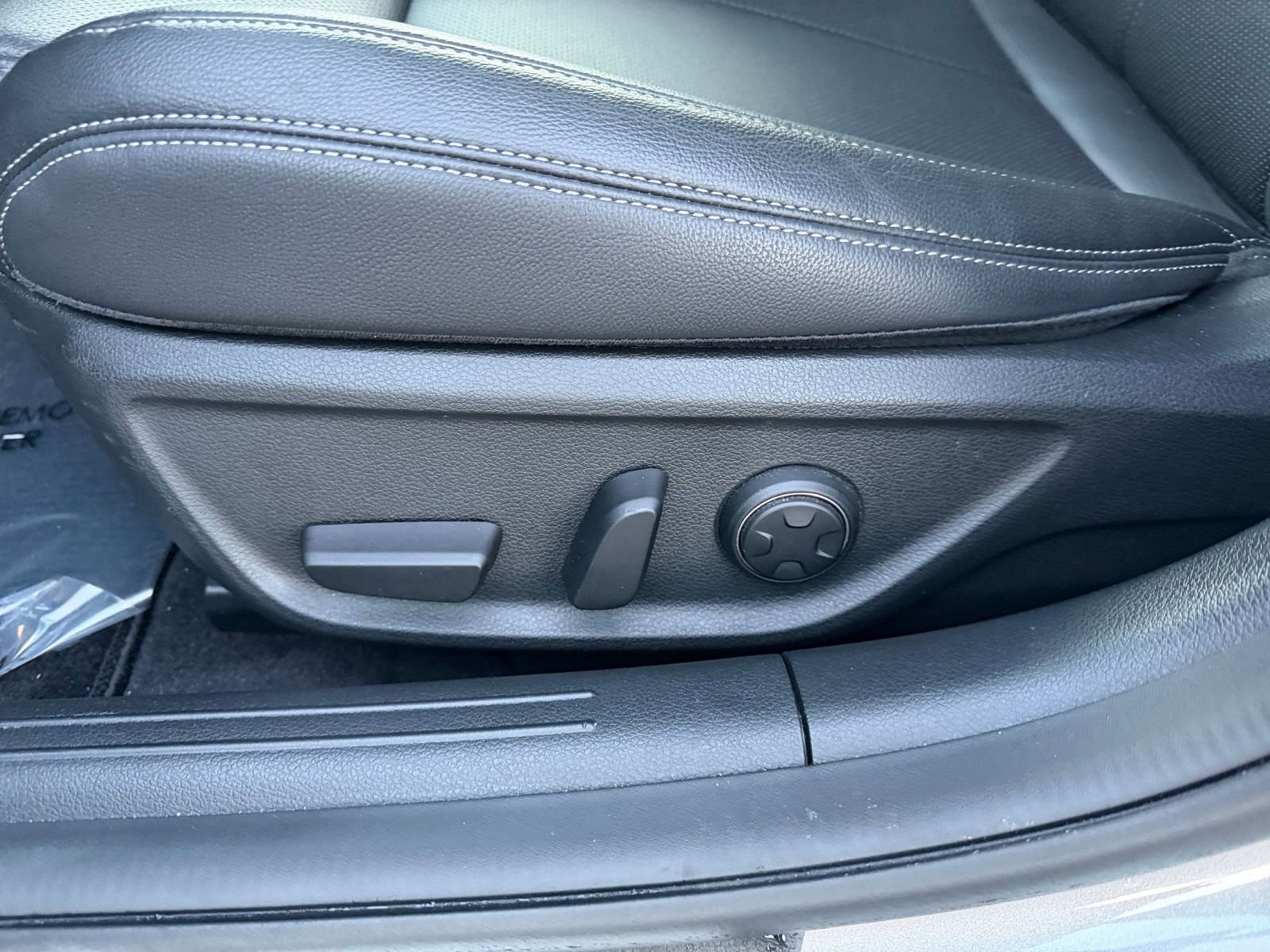 Thumbnail: 2025 Genesis G70 - 24