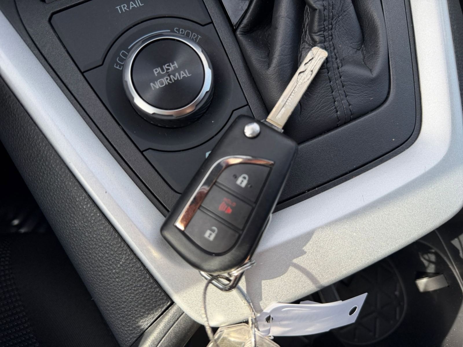 Thumbnail: 2025 Toyota RAV4 - 22