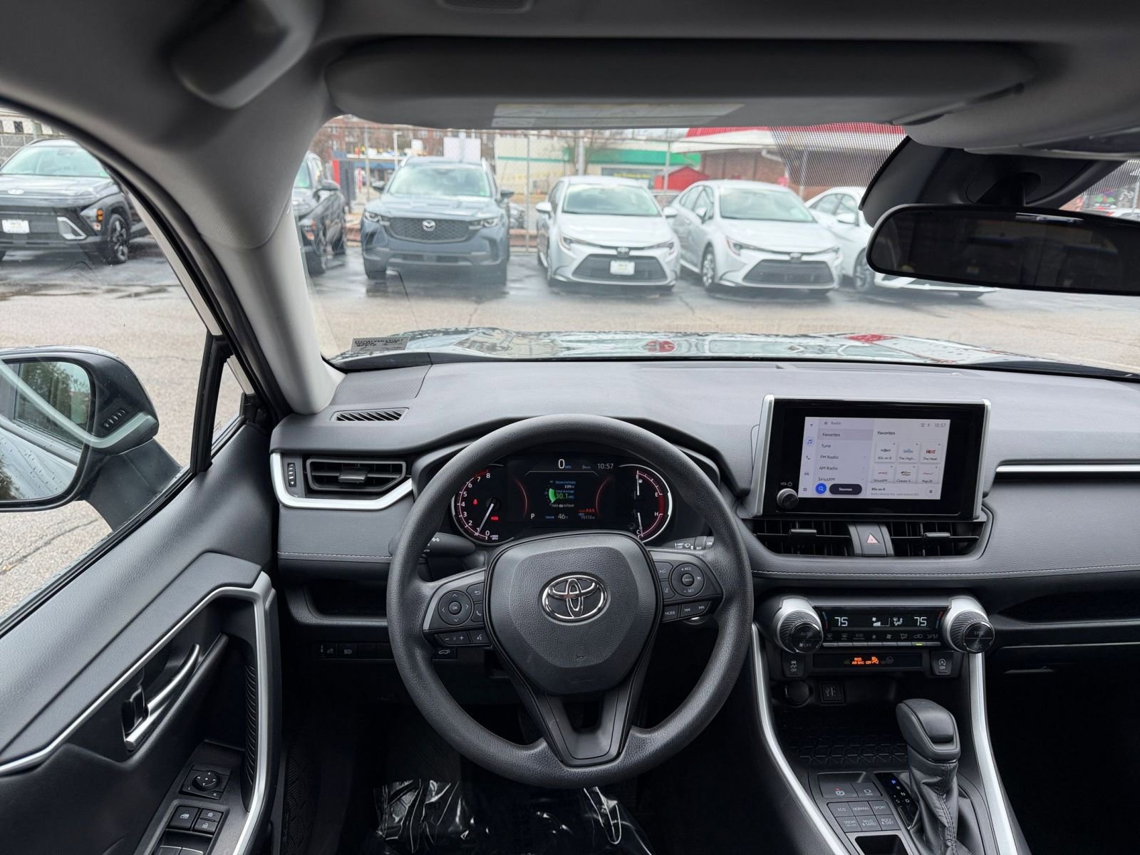 Thumbnail: 2025 Toyota RAV4 - 35