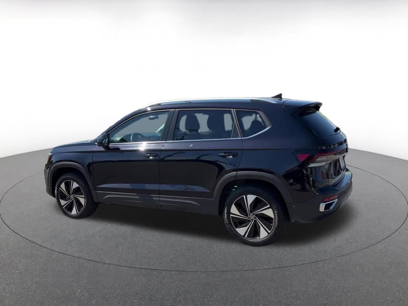 Thumbnail: 2025 Volkswagen Taos - 10