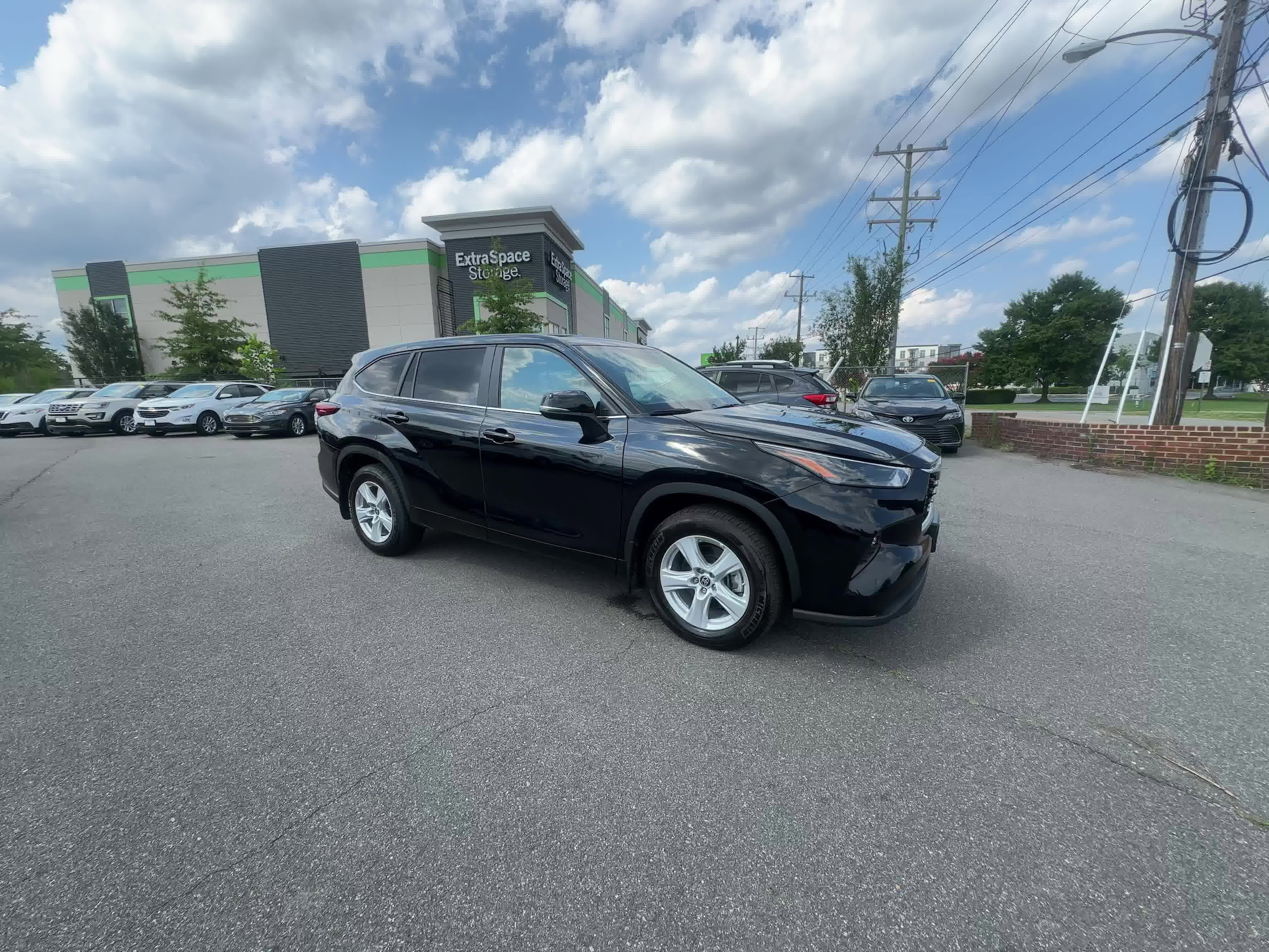 2023 Toyota Highlander LE 2