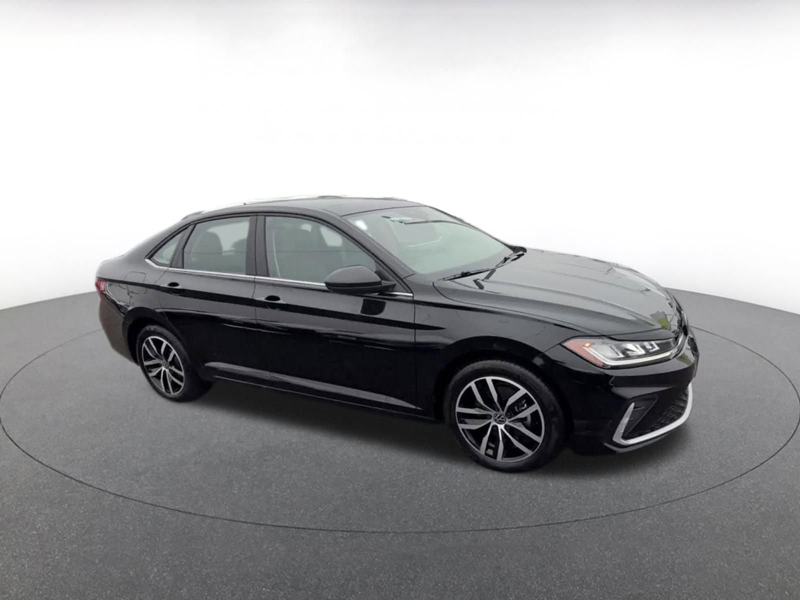 Thumbnail: 2025 Volkswagen Jetta - 2