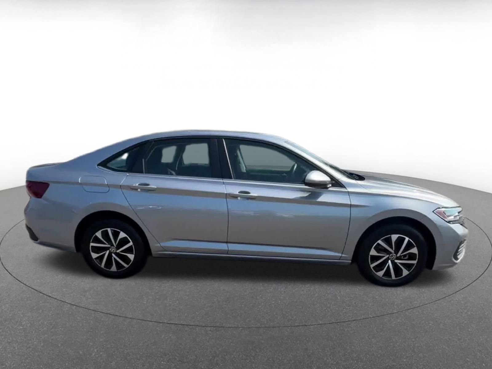 Thumbnail: 2024 Volkswagen Jetta - 16