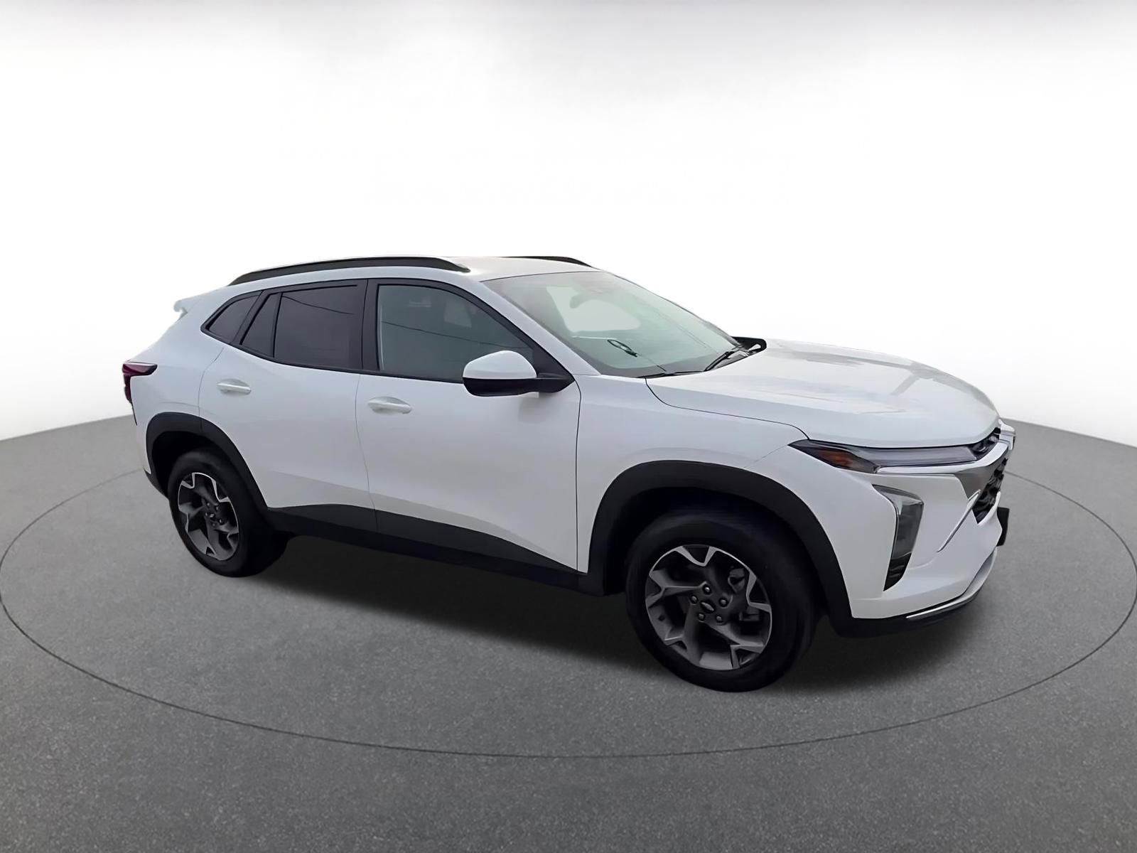 Thumbnail: 2025 Chevrolet Trax - 2