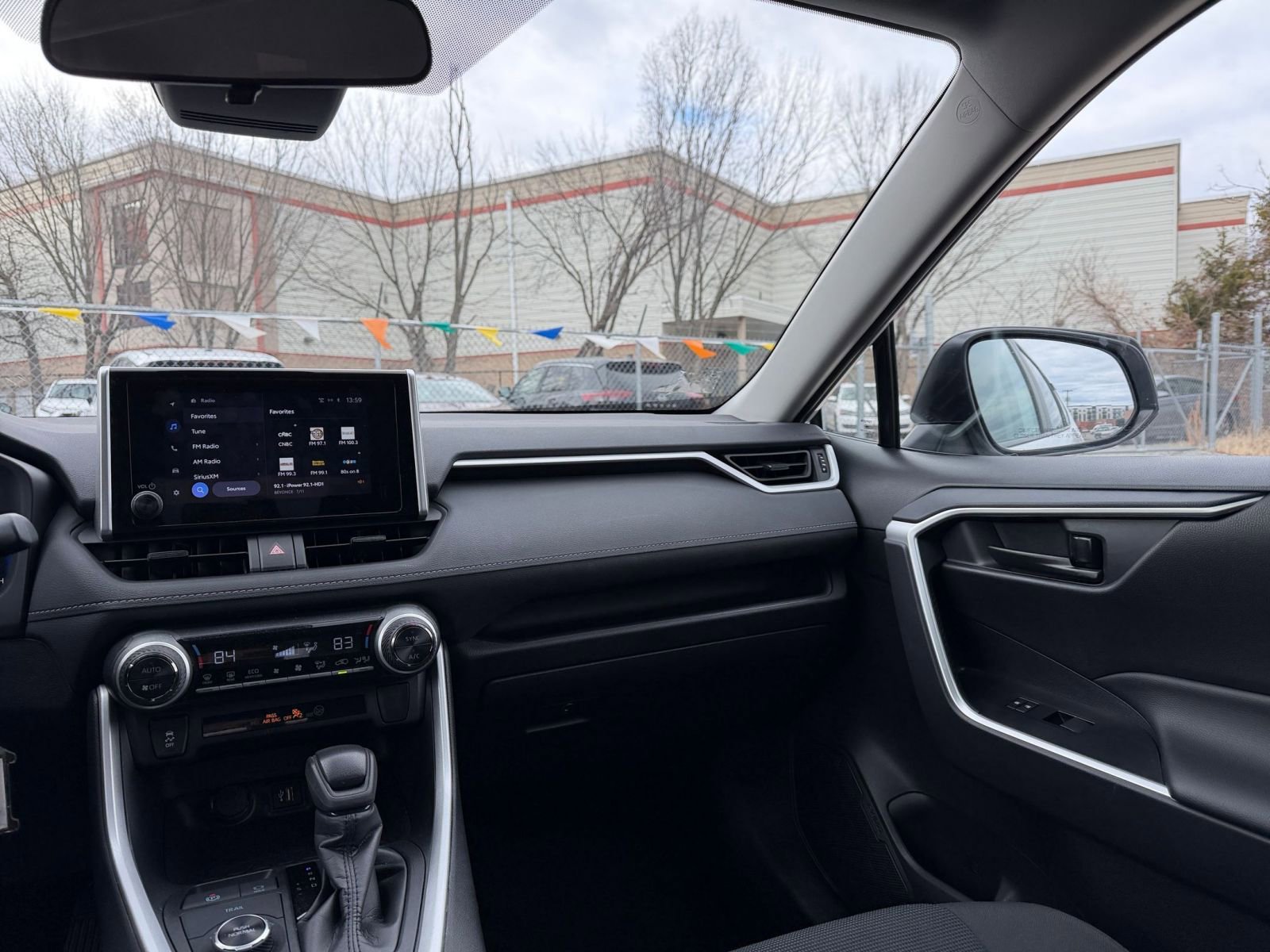 Thumbnail: 2025 Toyota RAV4 - 34