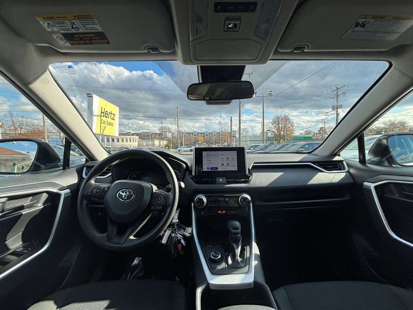 Thumbnail: 2025 Toyota RAV4 - 32