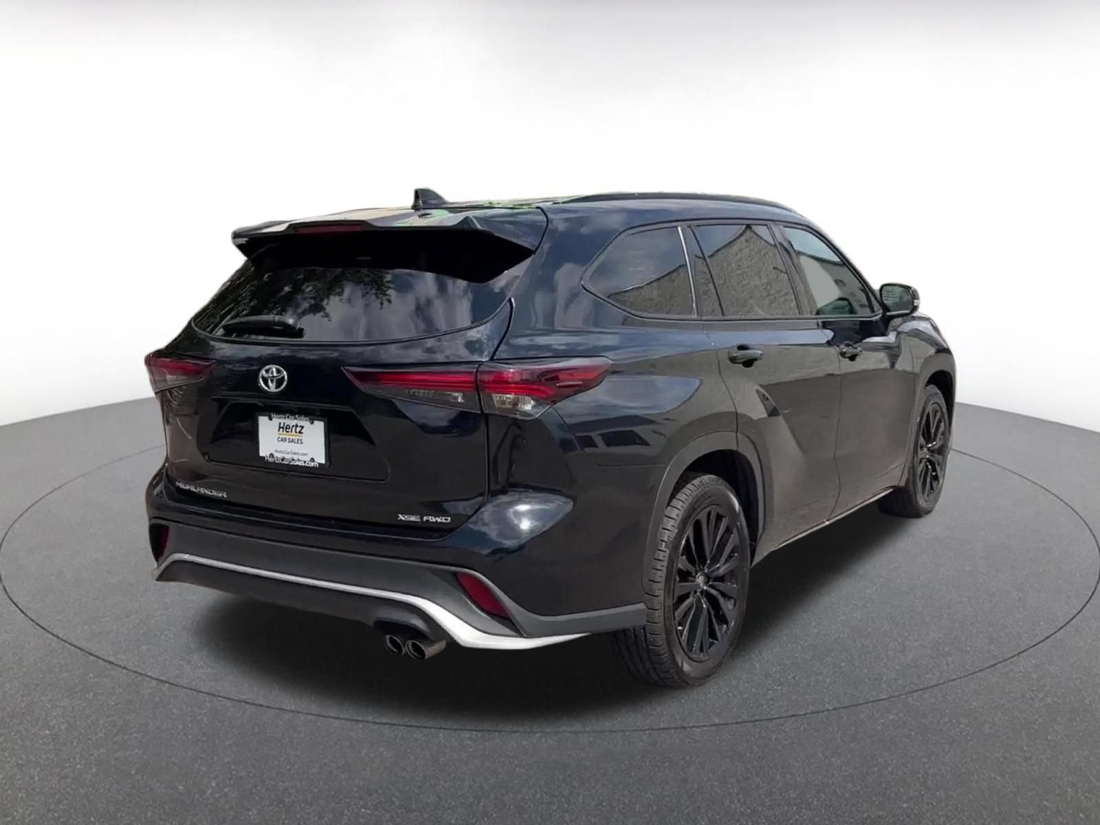 Thumbnail: 2024 Toyota Highlander - 15