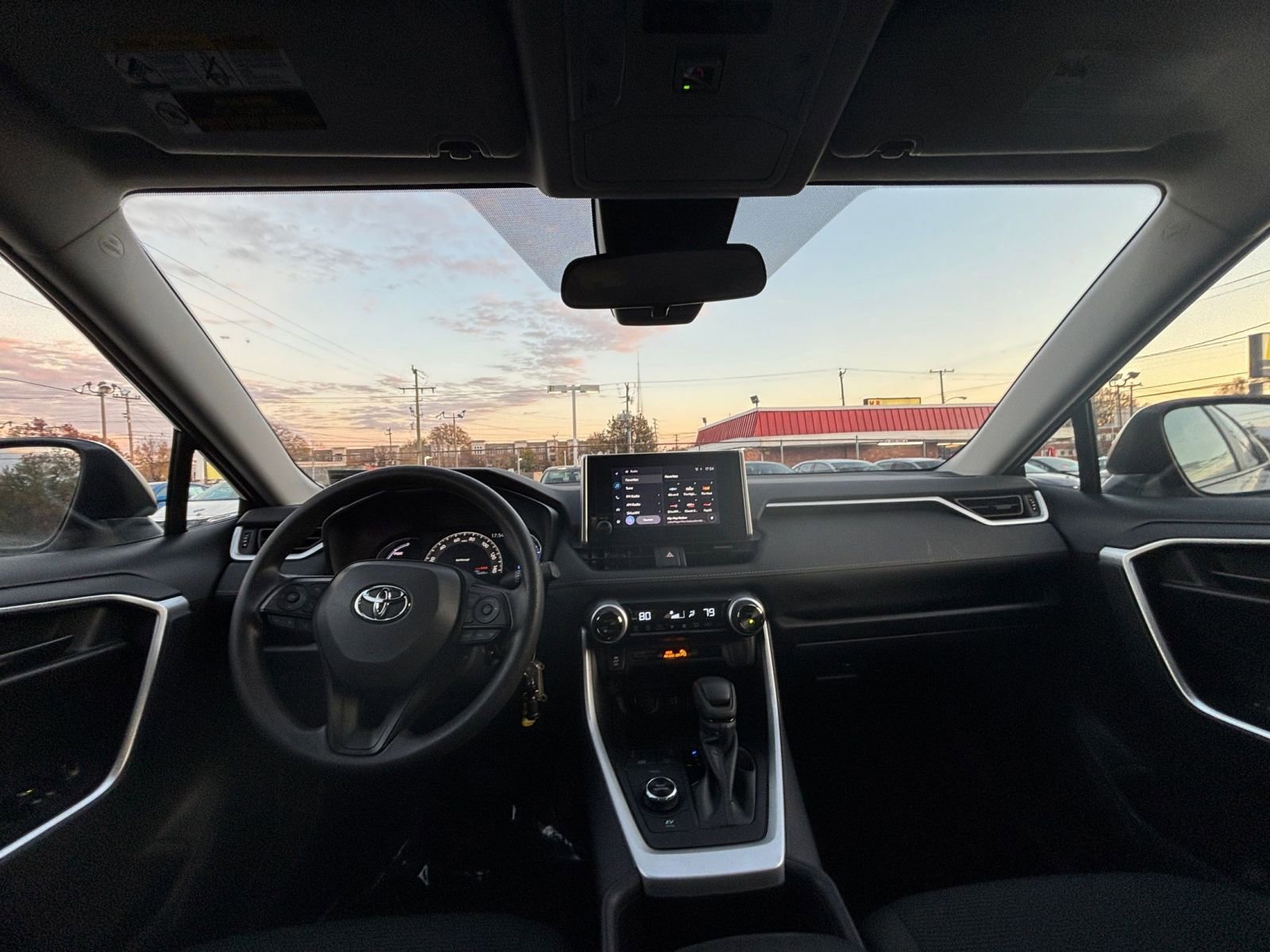 Thumbnail: 2025 Toyota RAV4 - 32