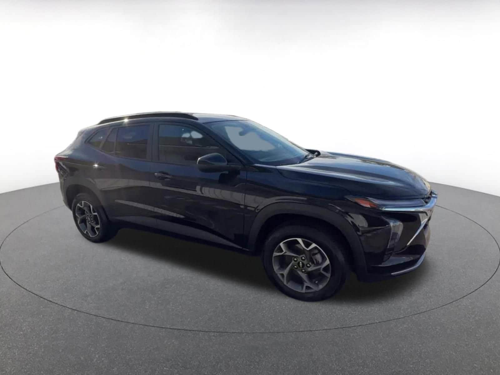 Thumbnail: 2025 Chevrolet Trax - 2