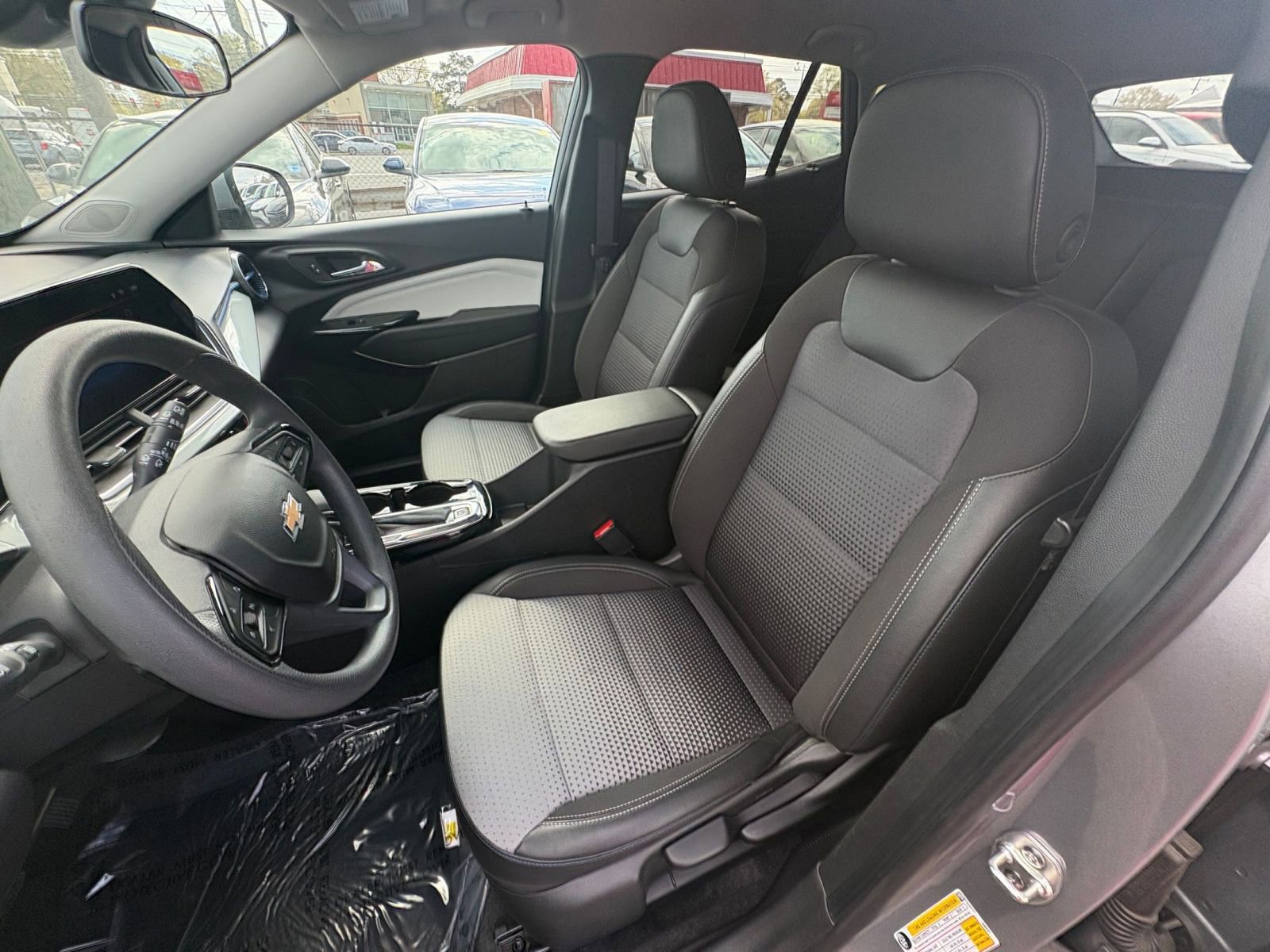 Thumbnail: 2025 Chevrolet Trax - 35