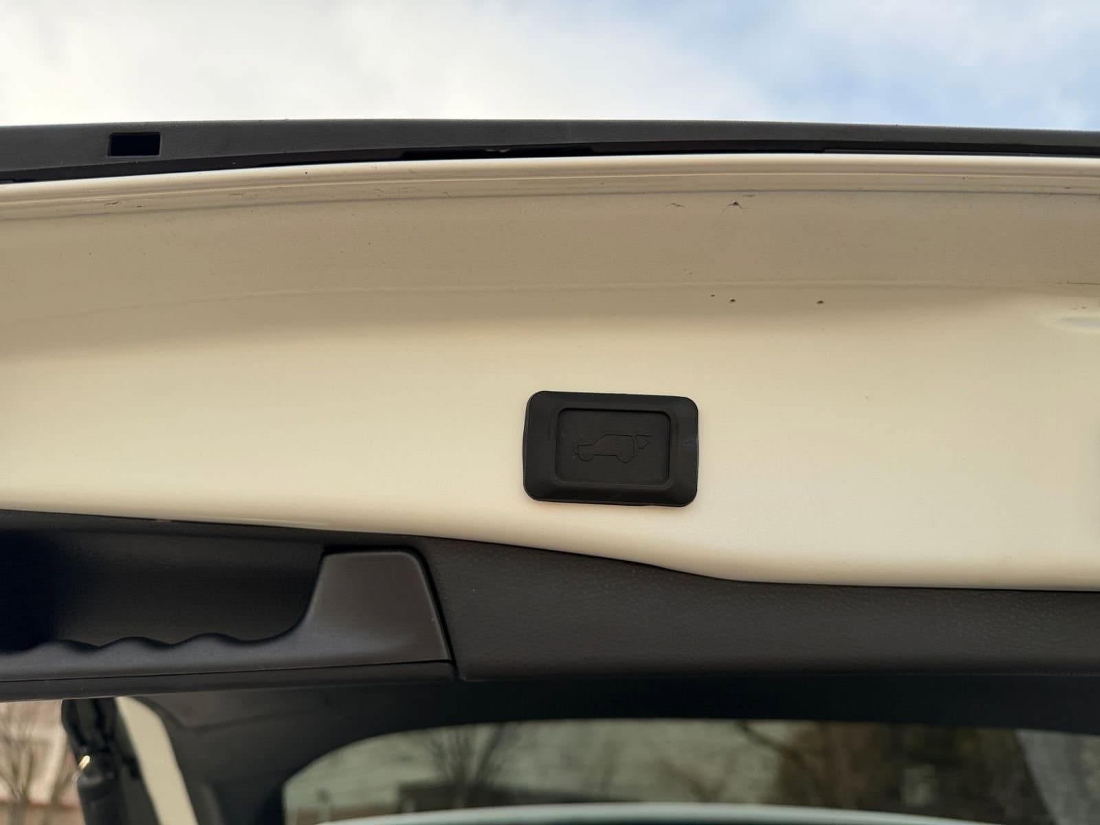 Thumbnail: 2025 Toyota RAV4 - 22