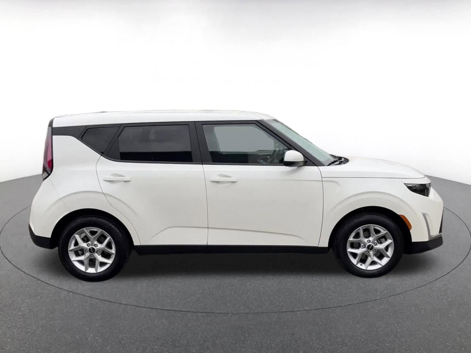 2025 Kia Soul LX - Photo 16
