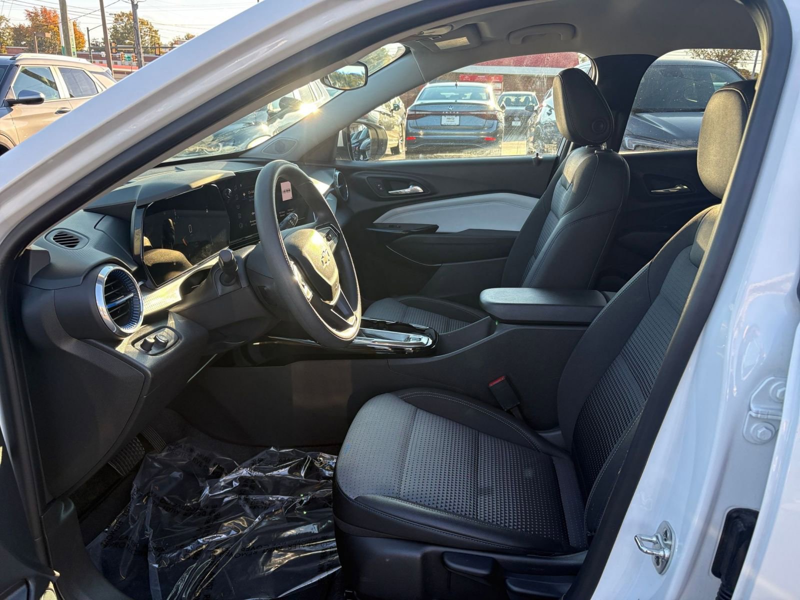 Thumbnail: 2025 Chevrolet Trax - 24