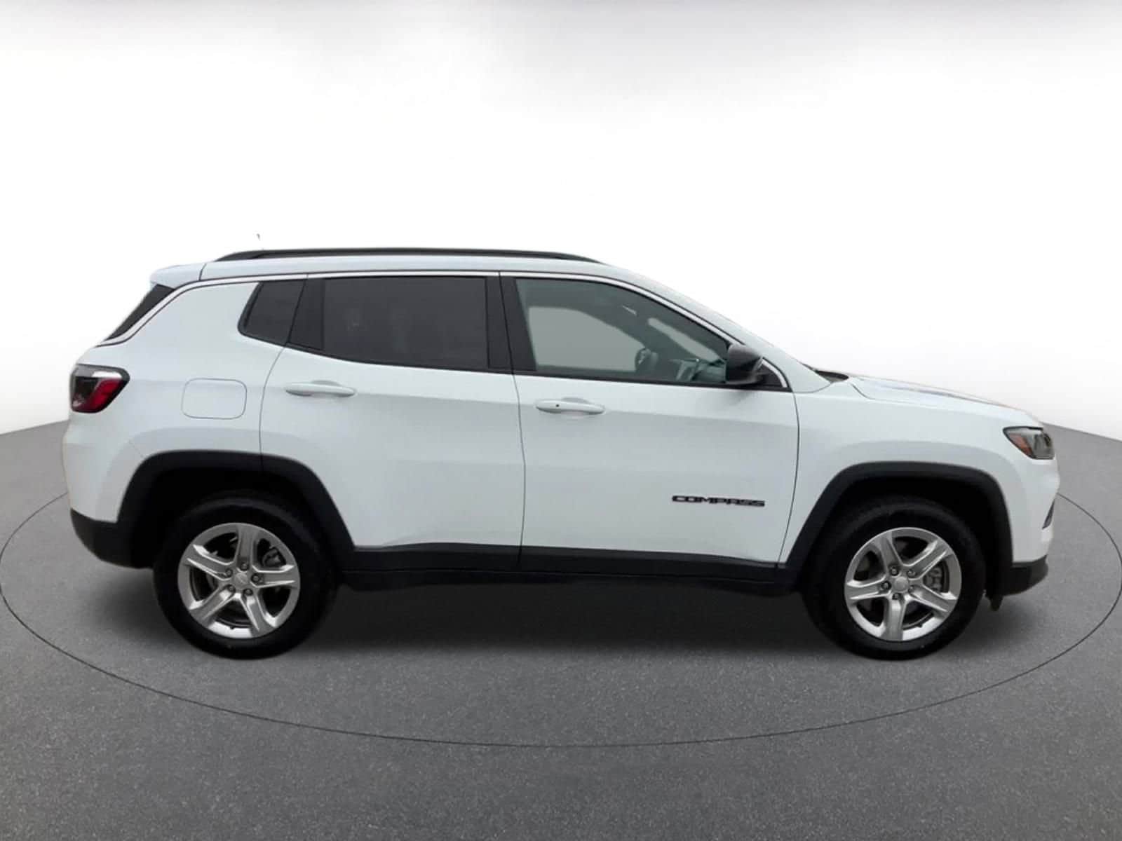 Thumbnail: 2023 Jeep Compass - 16