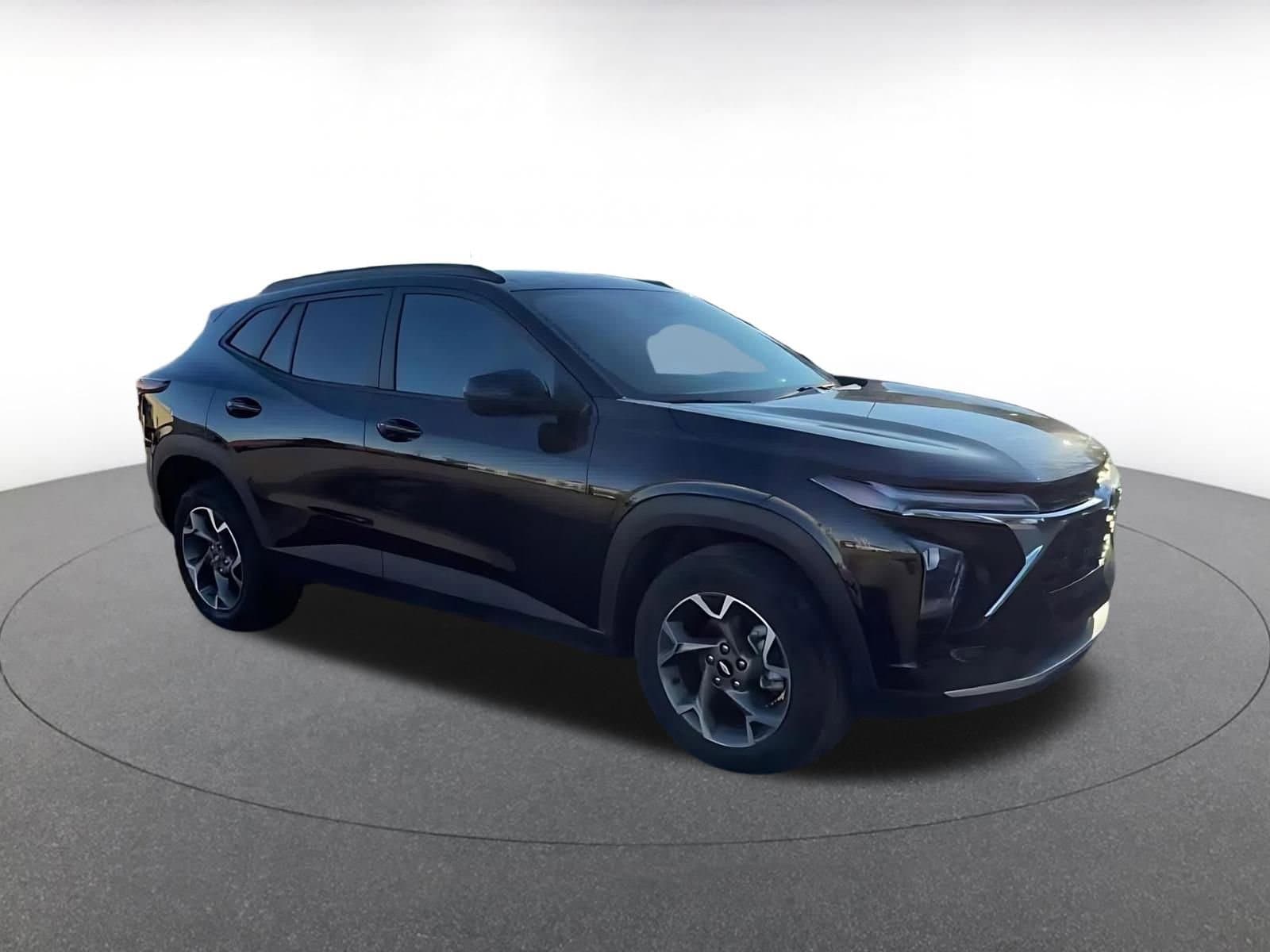 Thumbnail: 2025 Chevrolet Trax - 2