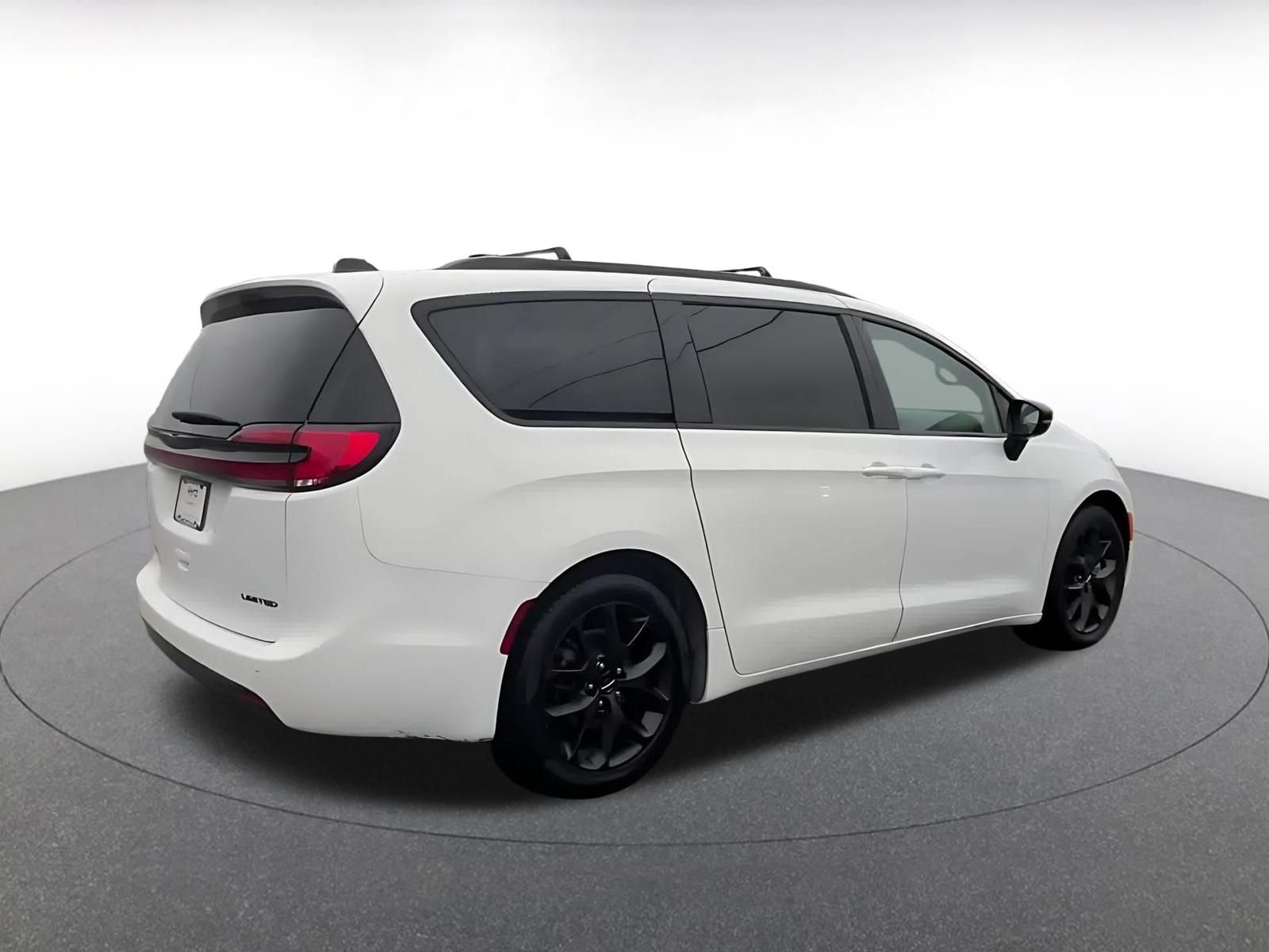 Thumbnail: 2025 Chrysler Pacifica - 11