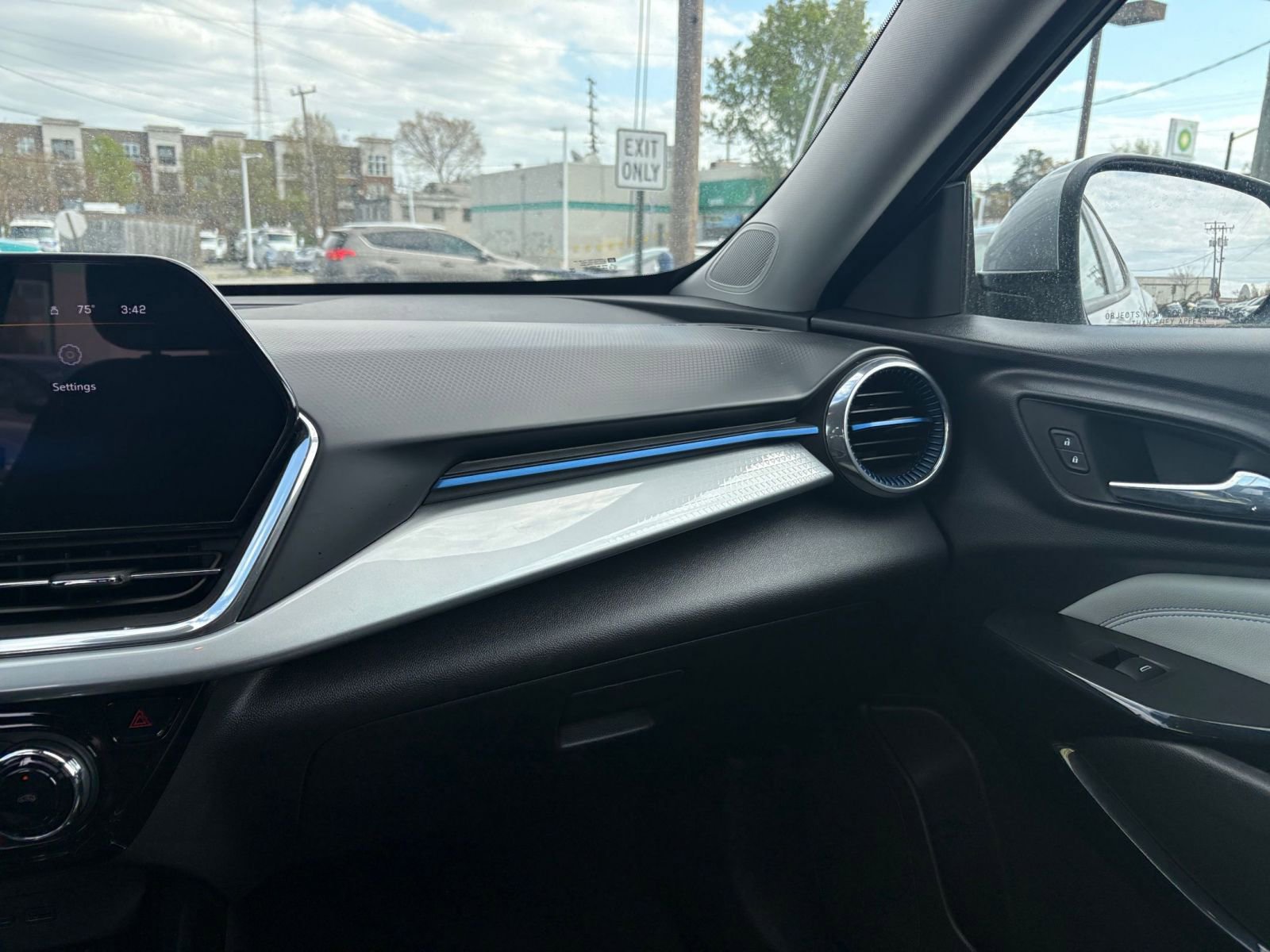 Thumbnail: 2025 Chevrolet Trax - 34