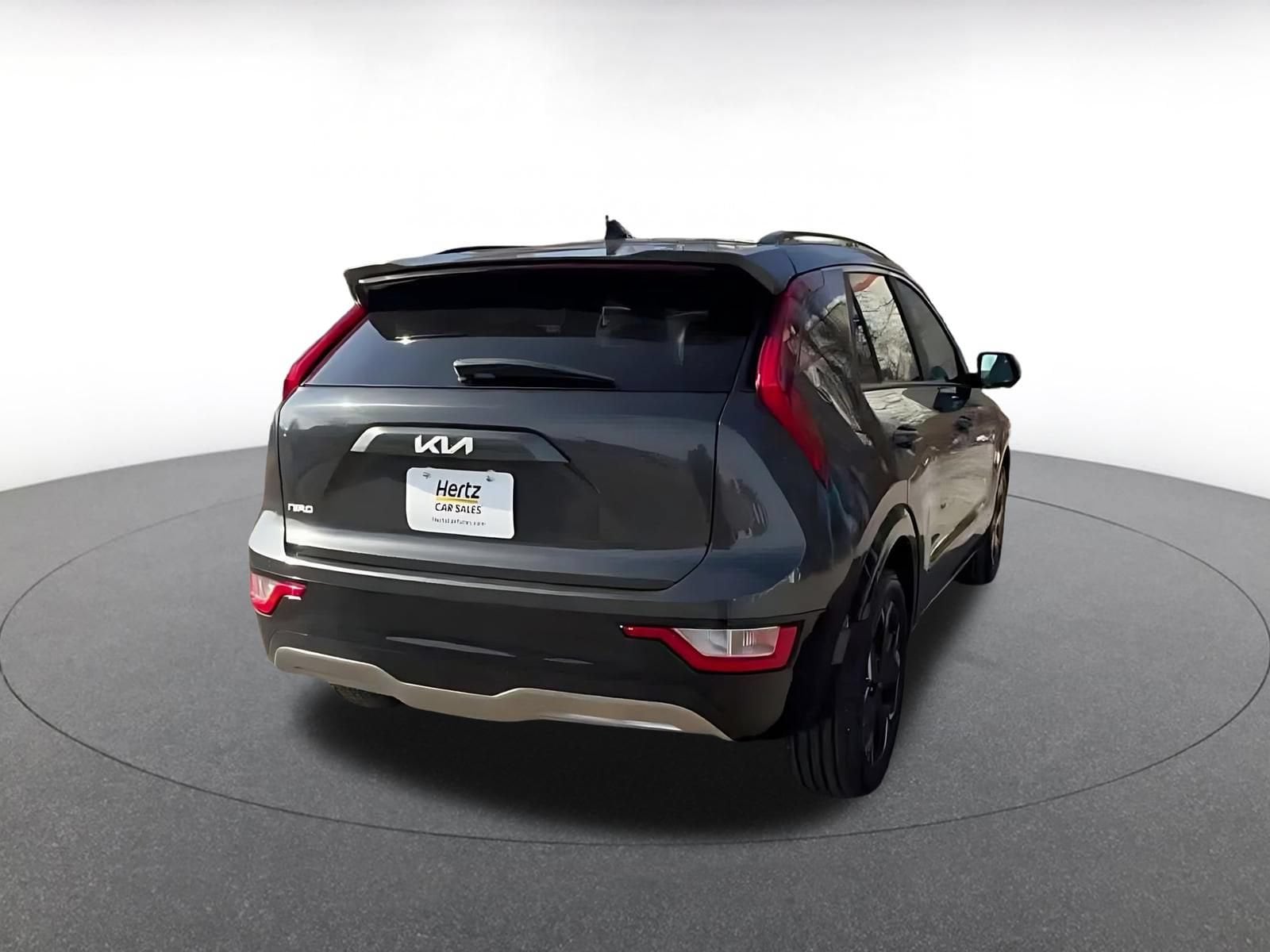 Thumbnail: 2023 Kia Niro - 12