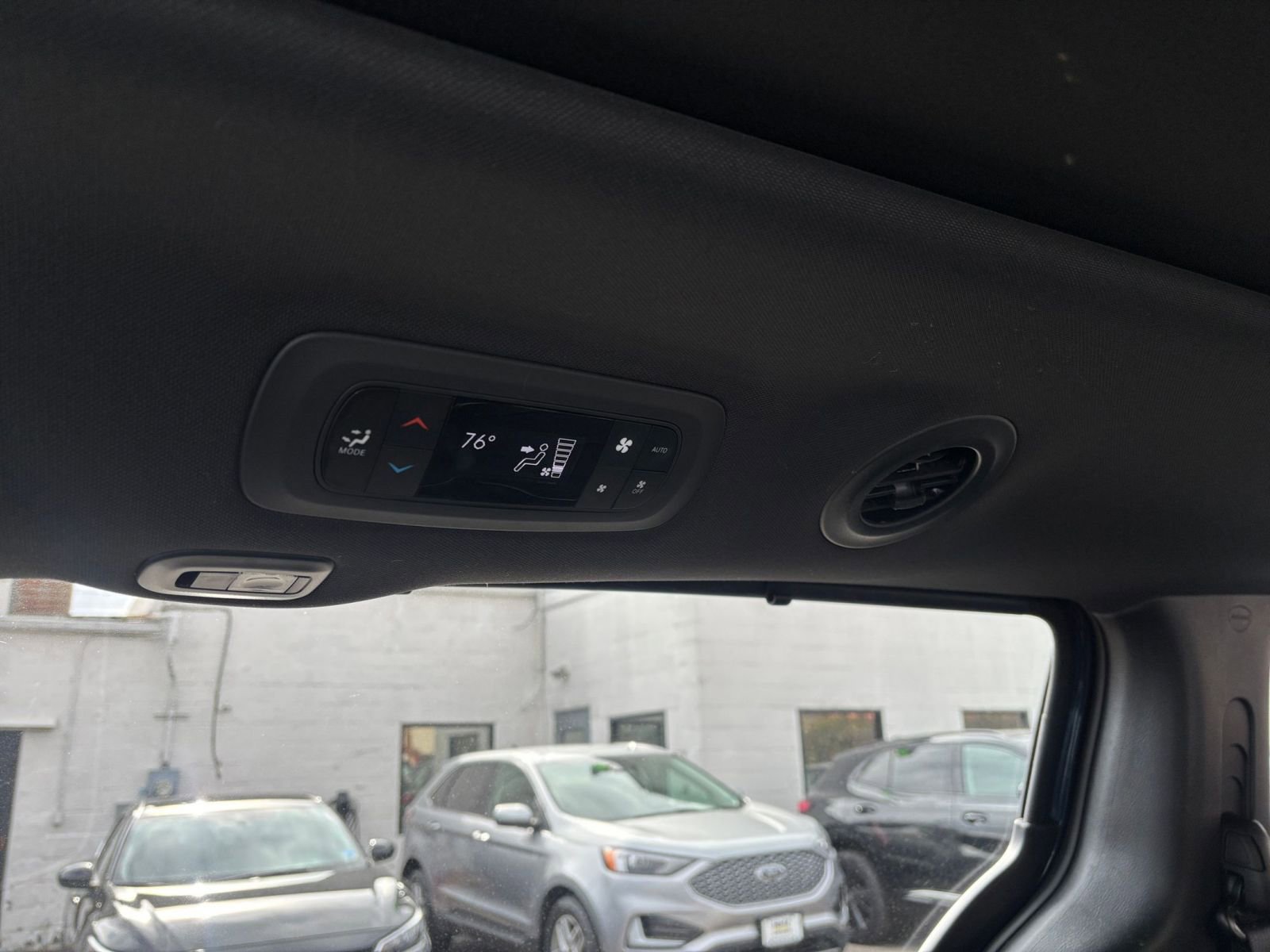 Thumbnail: 2025 Chrysler Pacifica - 25