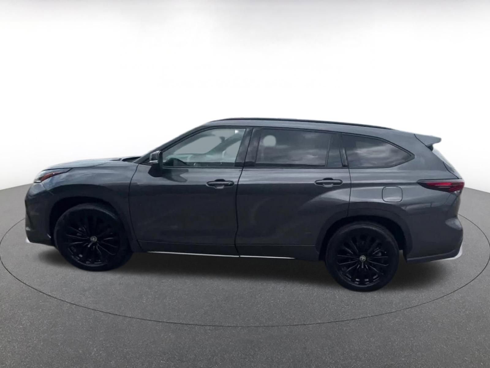 Thumbnail: 2025 Toyota Highlander - 9