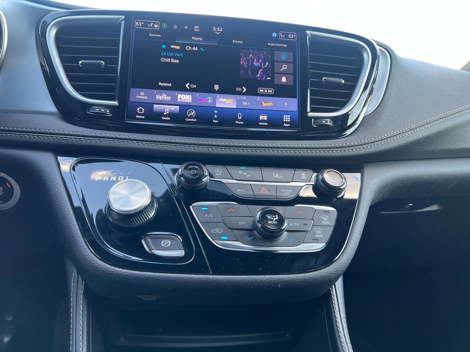 Thumbnail: 2025 Chrysler Pacifica - 17