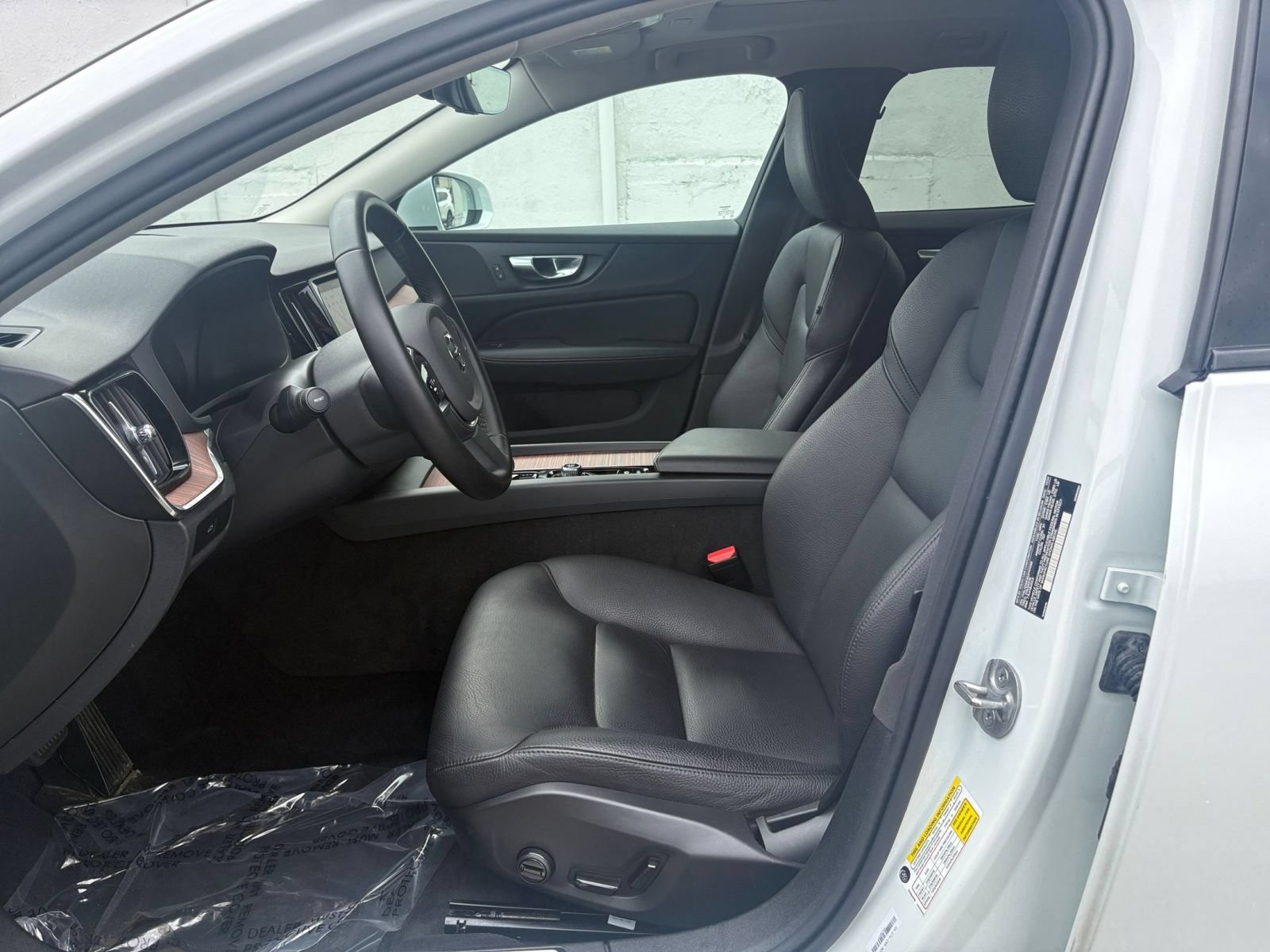 Thumbnail: 2025 Volvo S60 - 29