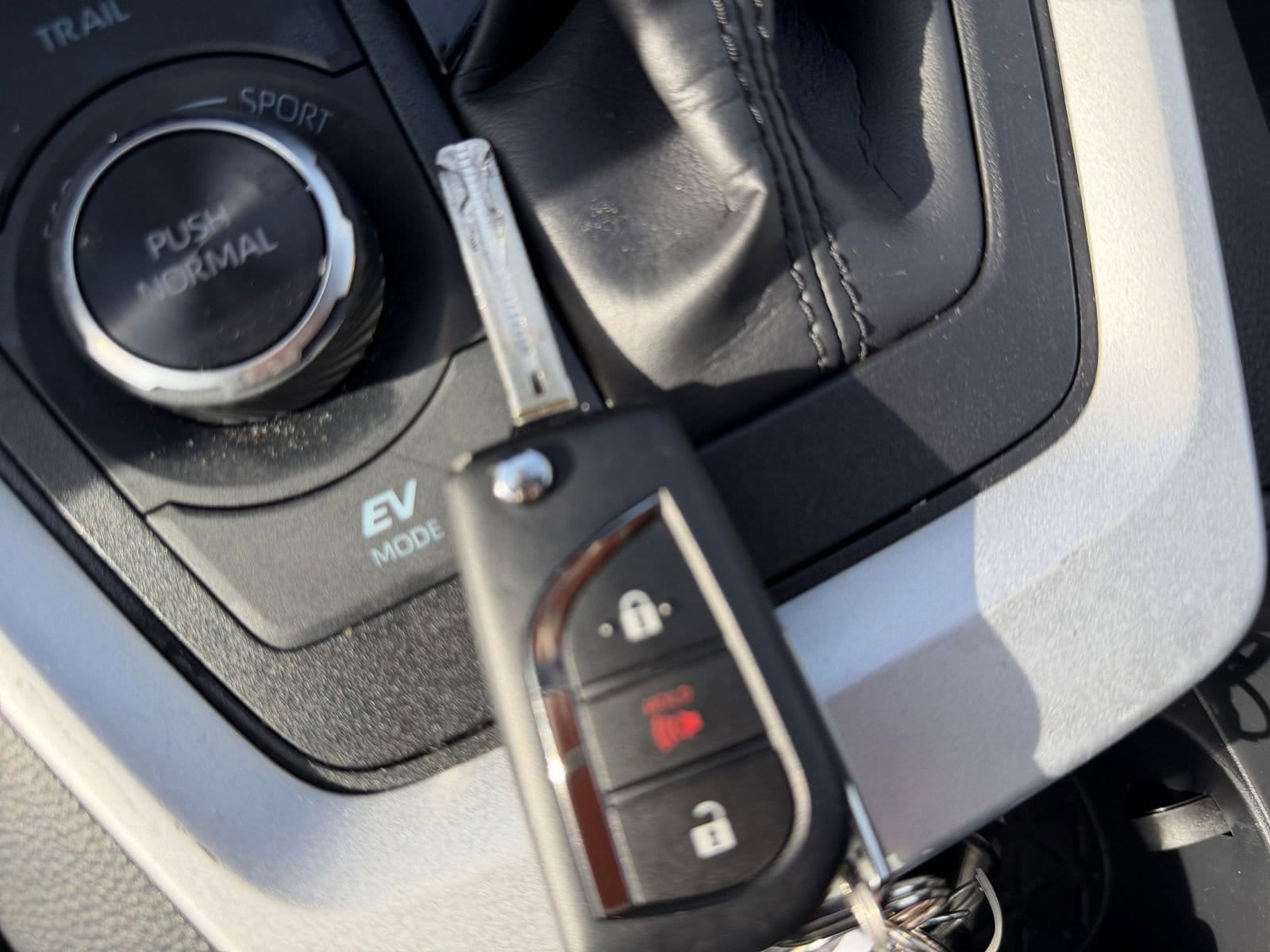 Thumbnail: 2025 Toyota RAV4 - 22