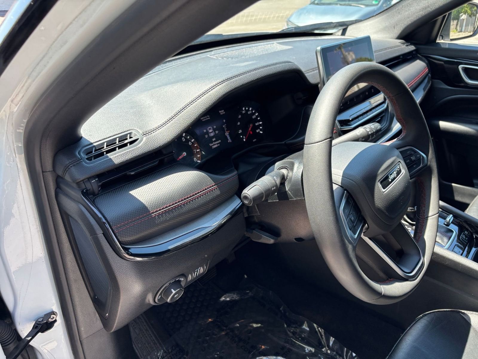 Thumbnail: 2025 Jeep Compass - 34
