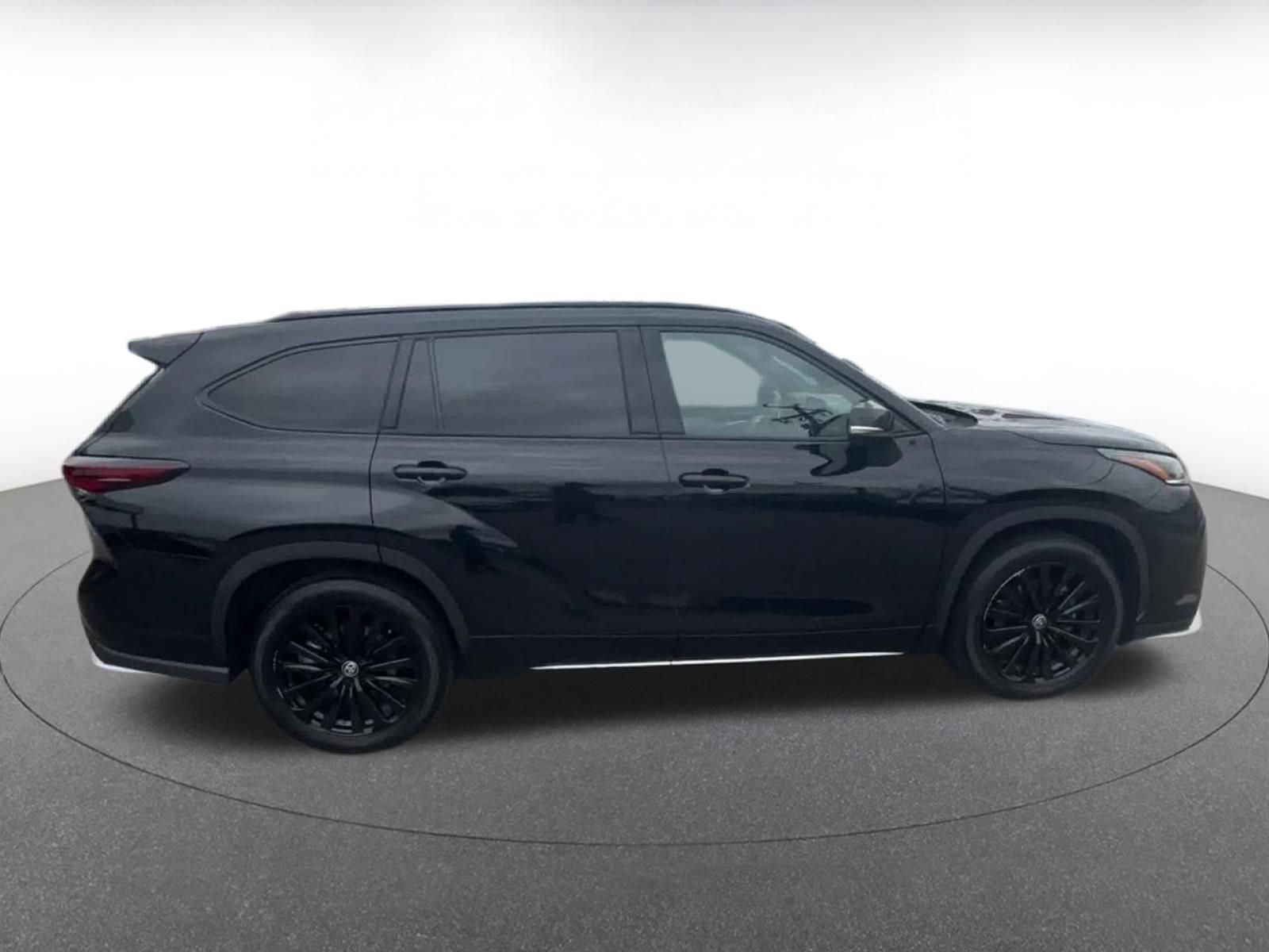 Thumbnail: 2025 Toyota Highlander - 16