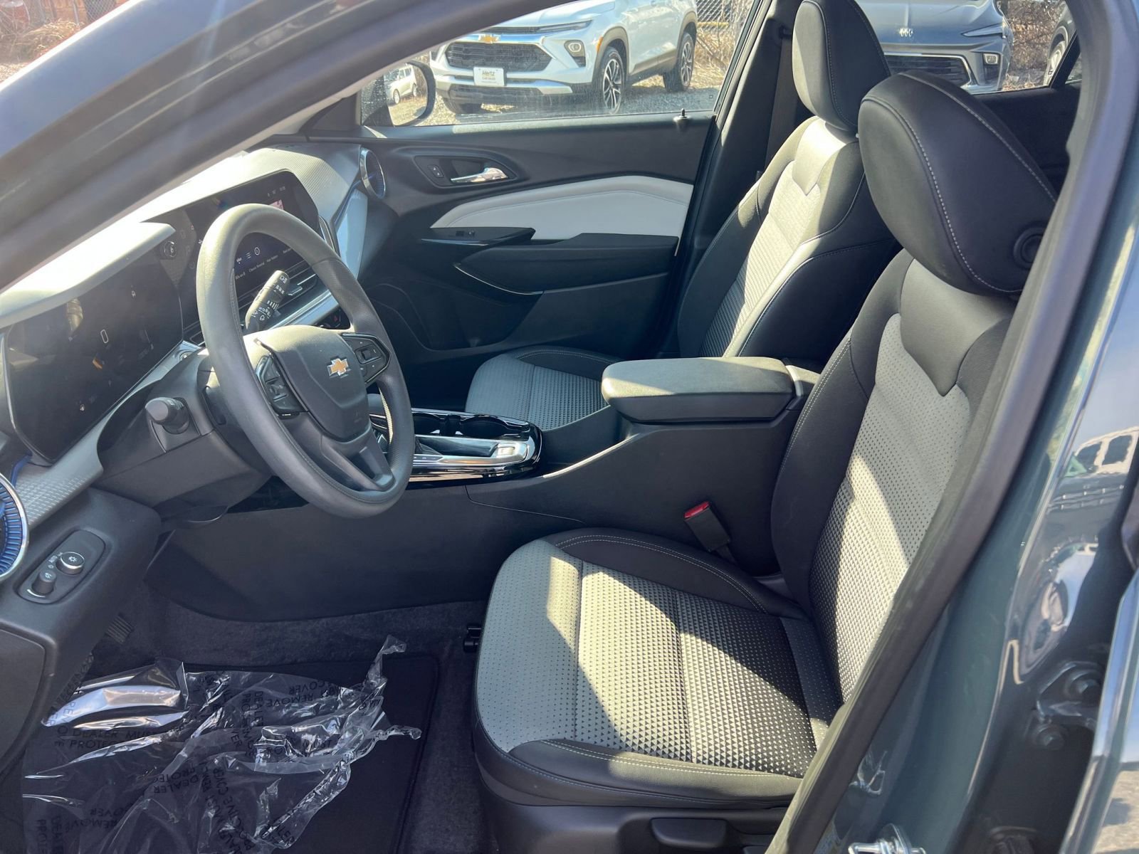 Thumbnail: 2025 Chevrolet Trax - 24