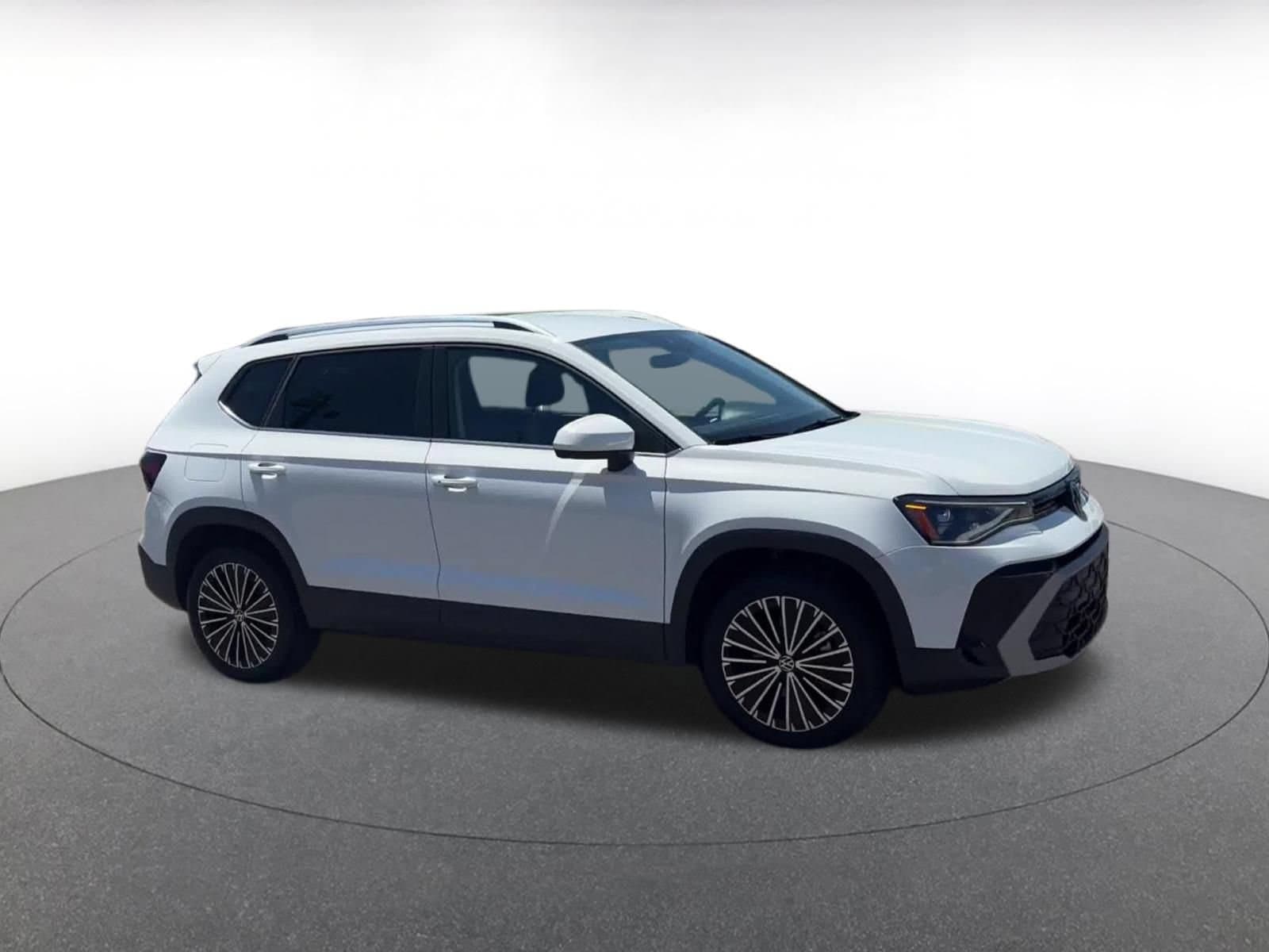 Thumbnail: 2025 Volkswagen Taos - 2