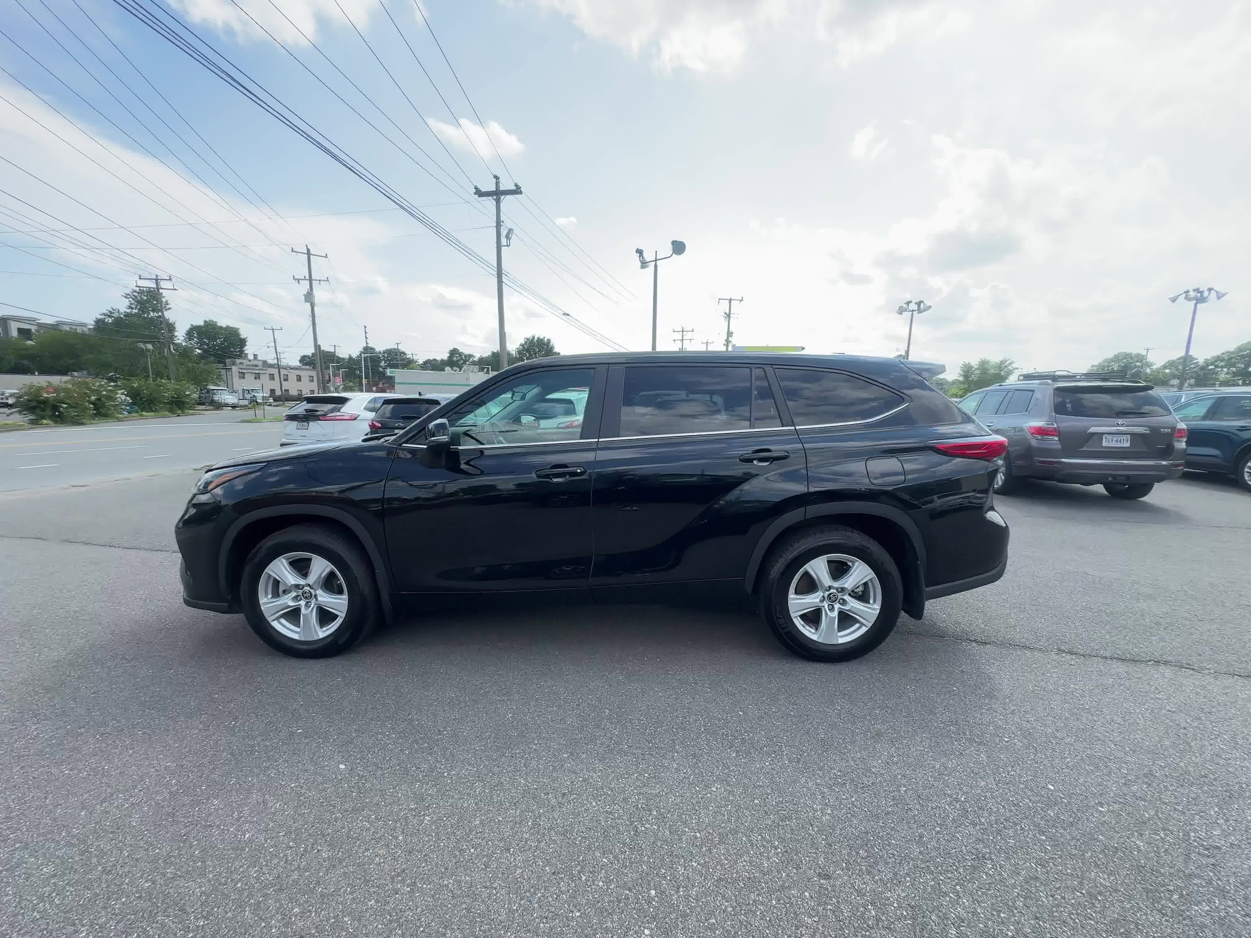 2023 Toyota Highlander LE 8