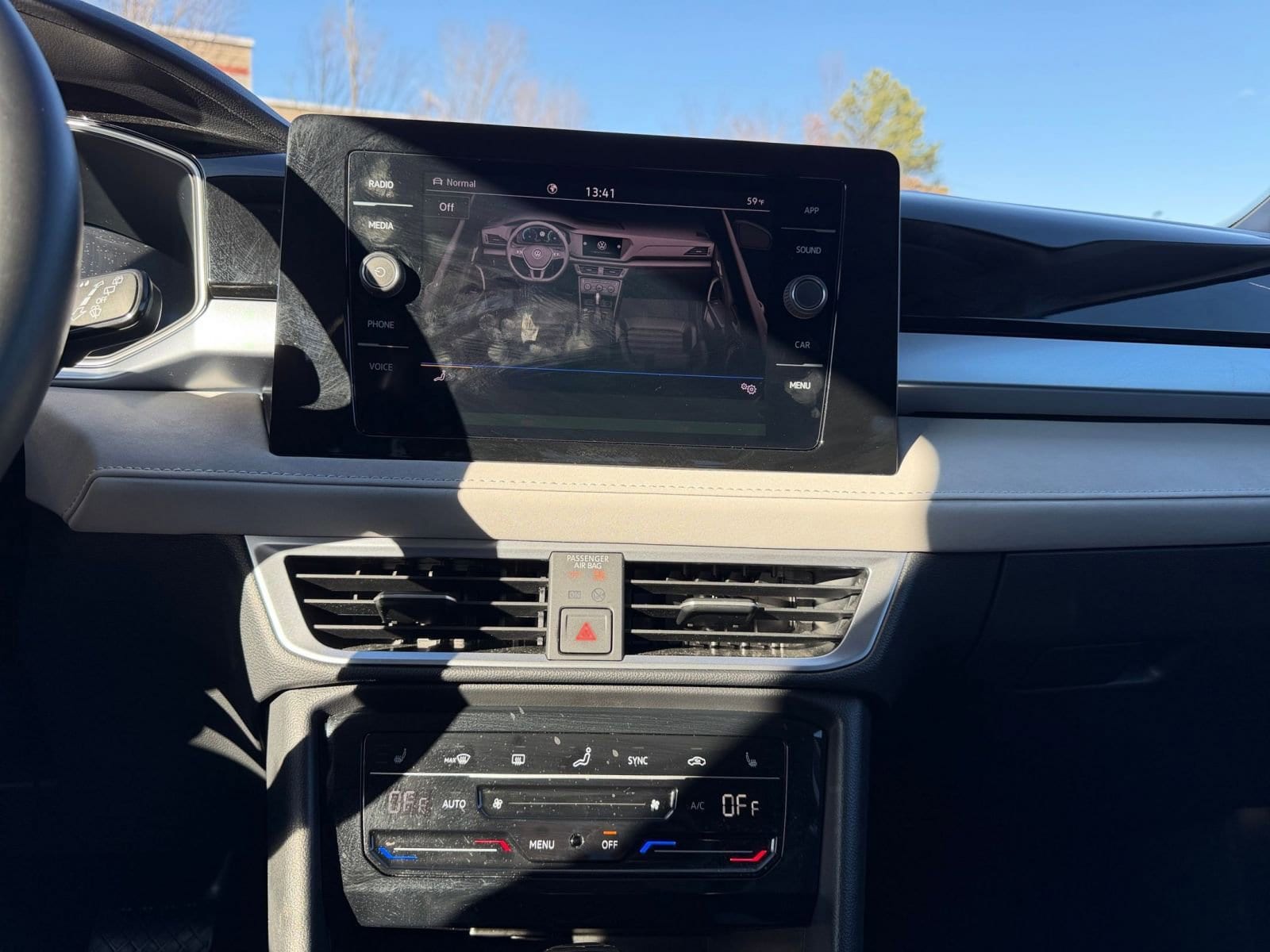 Thumbnail: 2025 Volkswagen Taos - 18