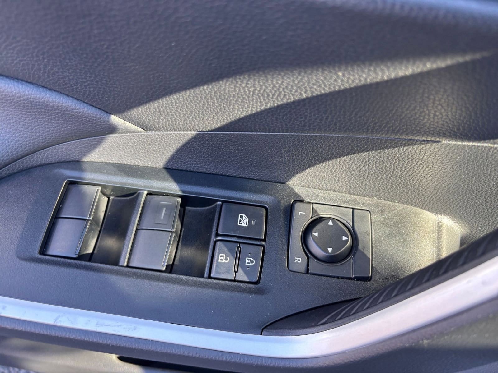 Thumbnail: 2025 Toyota RAV4 - 20