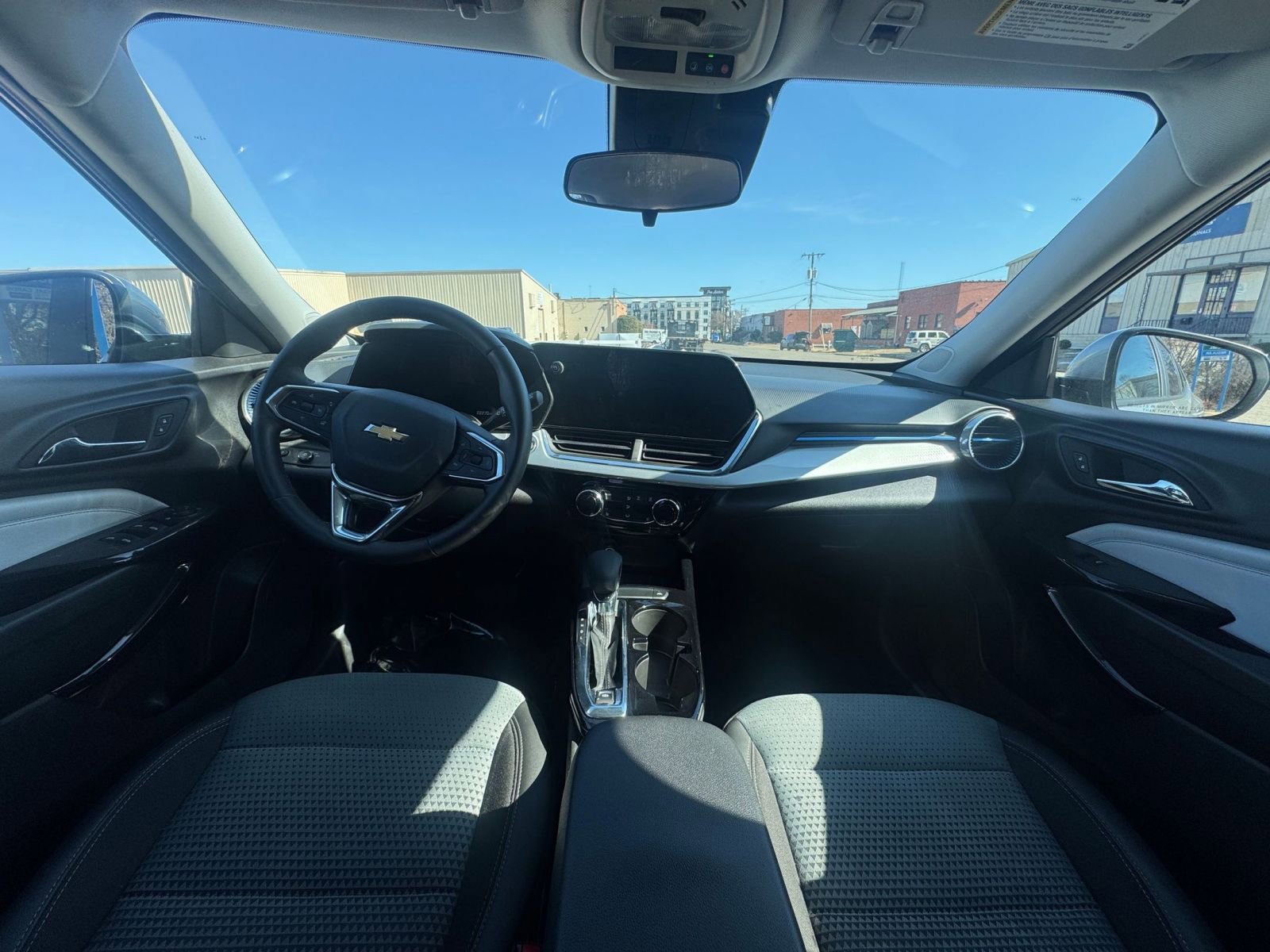 Thumbnail: 2025 Chevrolet Trax - 32