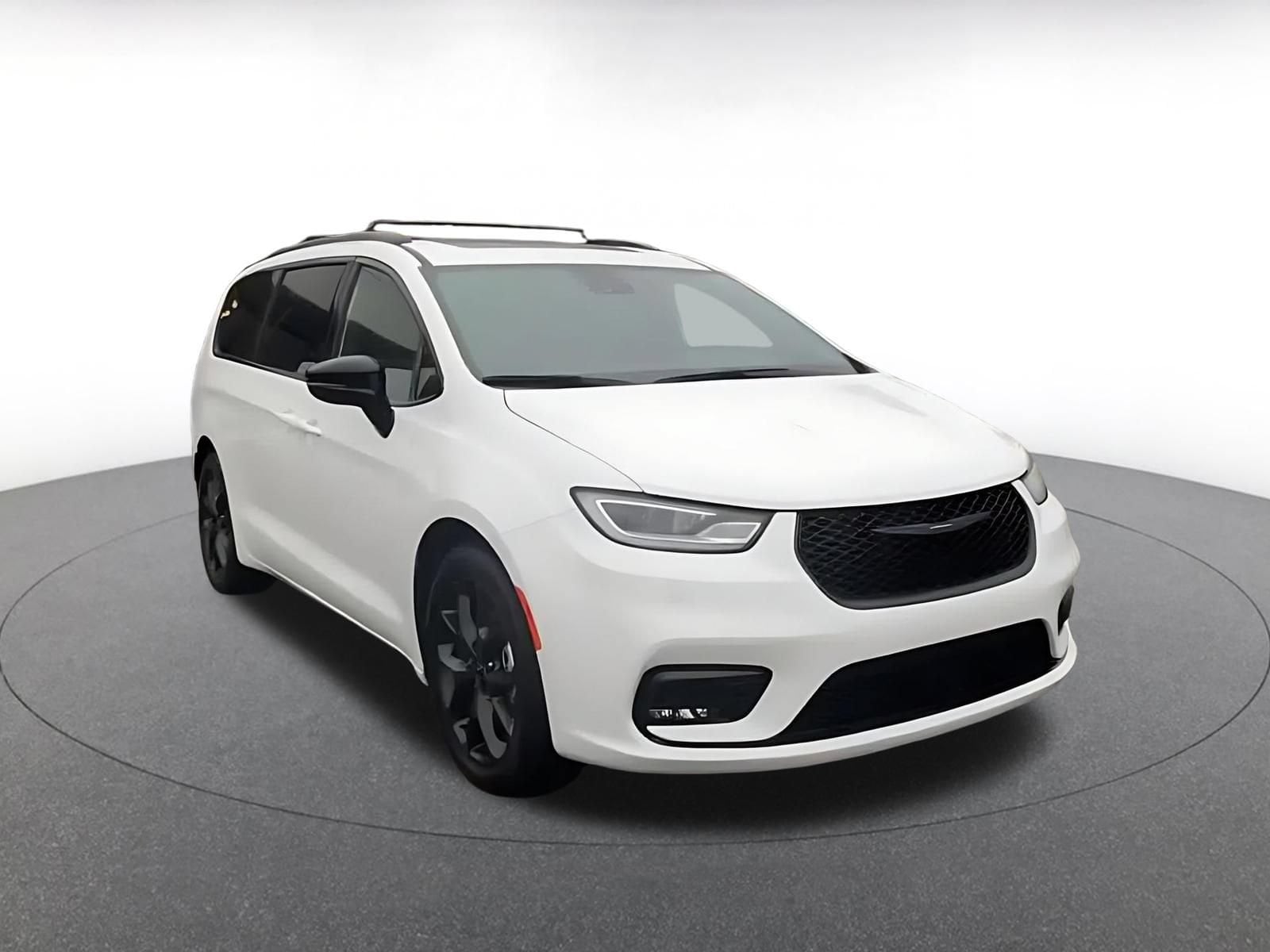 Thumbnail: 2025 Chrysler Pacifica - 3