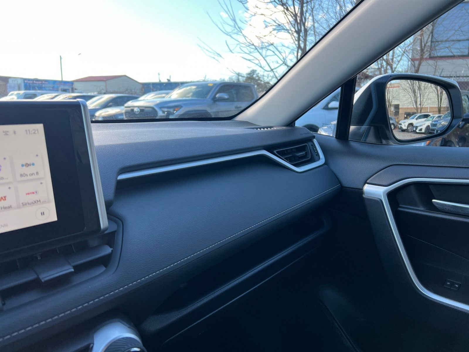 Thumbnail: 2025 Toyota RAV4 - 35