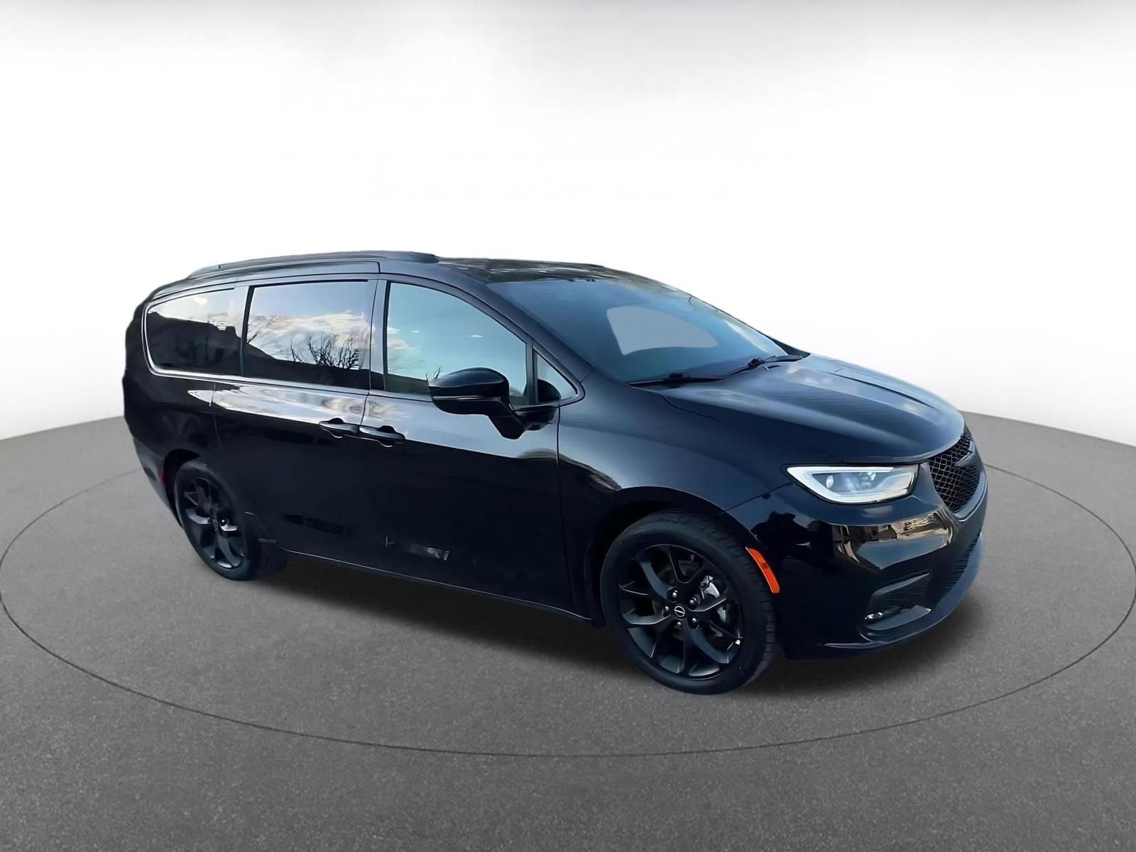 Thumbnail: 2025 Chrysler Pacifica - 2