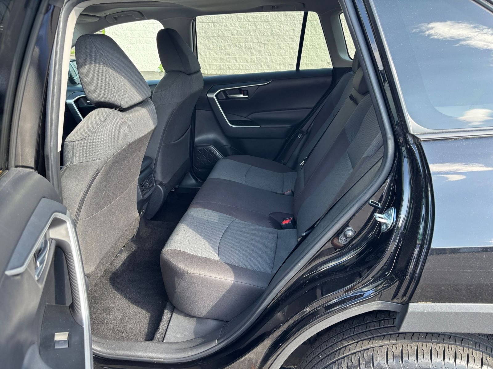 Thumbnail: 2025 Toyota RAV4 - 27