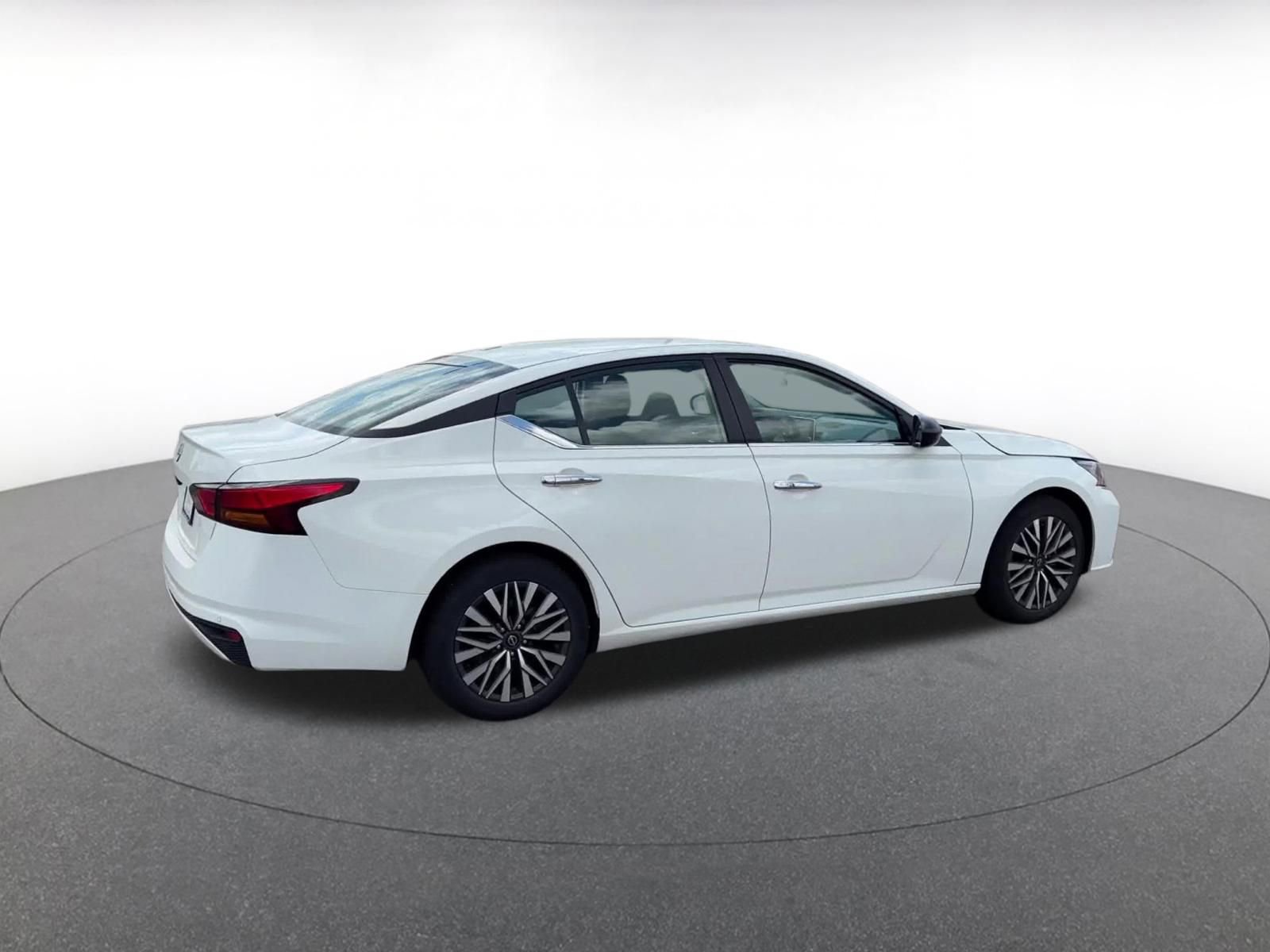Thumbnail: 2025 Nissan Altima - 14