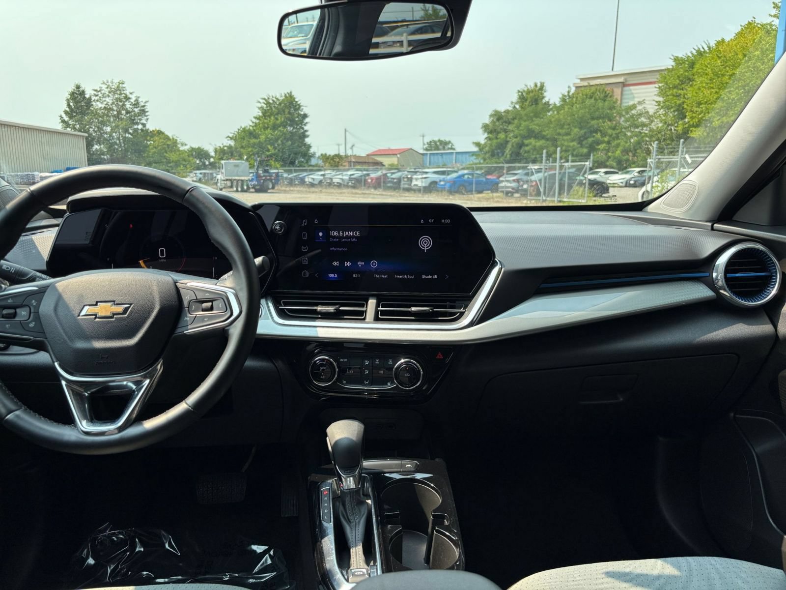 Thumbnail: 2025 Chevrolet Trax - 32