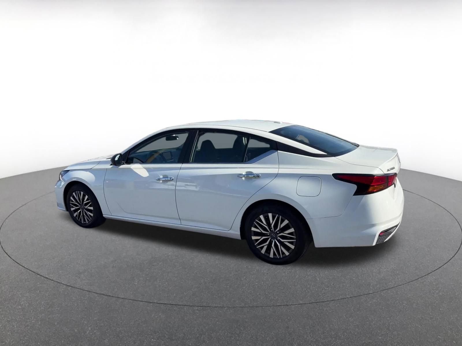 Thumbnail: 2025 Nissan Altima - 10