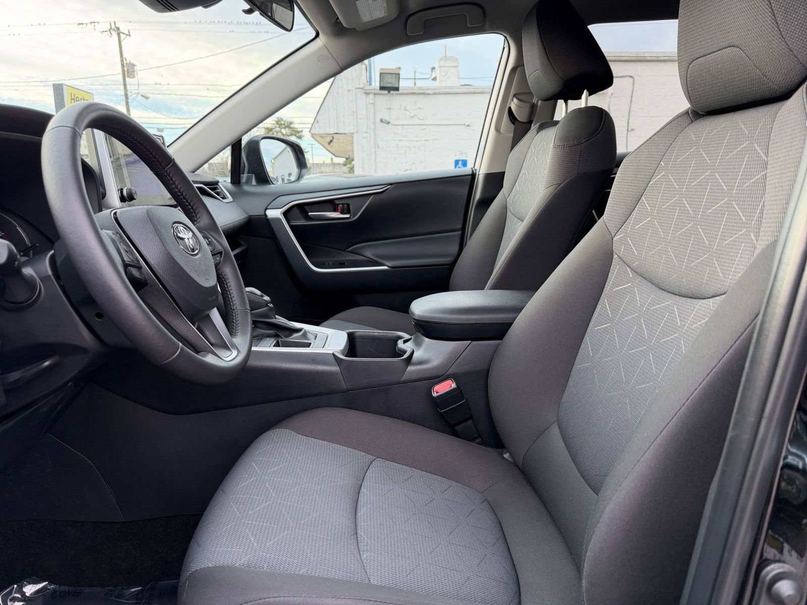 Thumbnail: 2025 Toyota RAV4 - 27