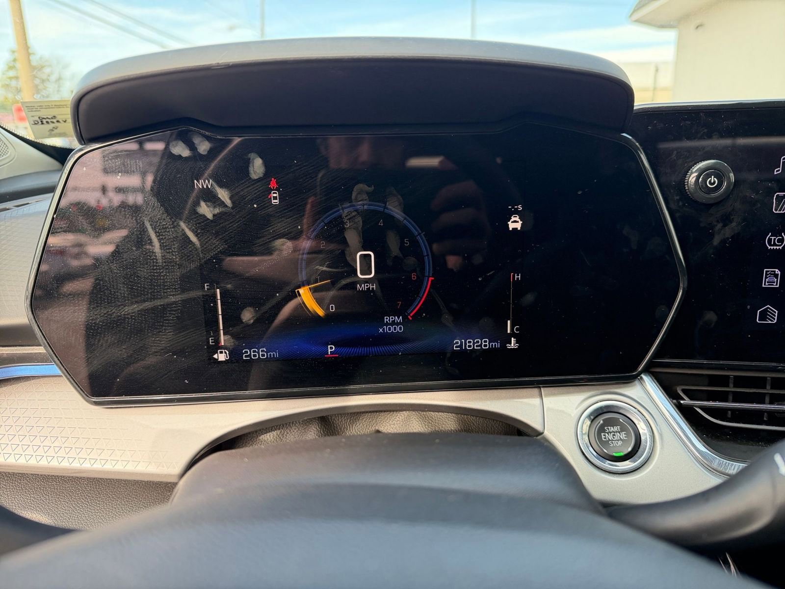 Thumbnail: 2025 Chevrolet Trax - 32