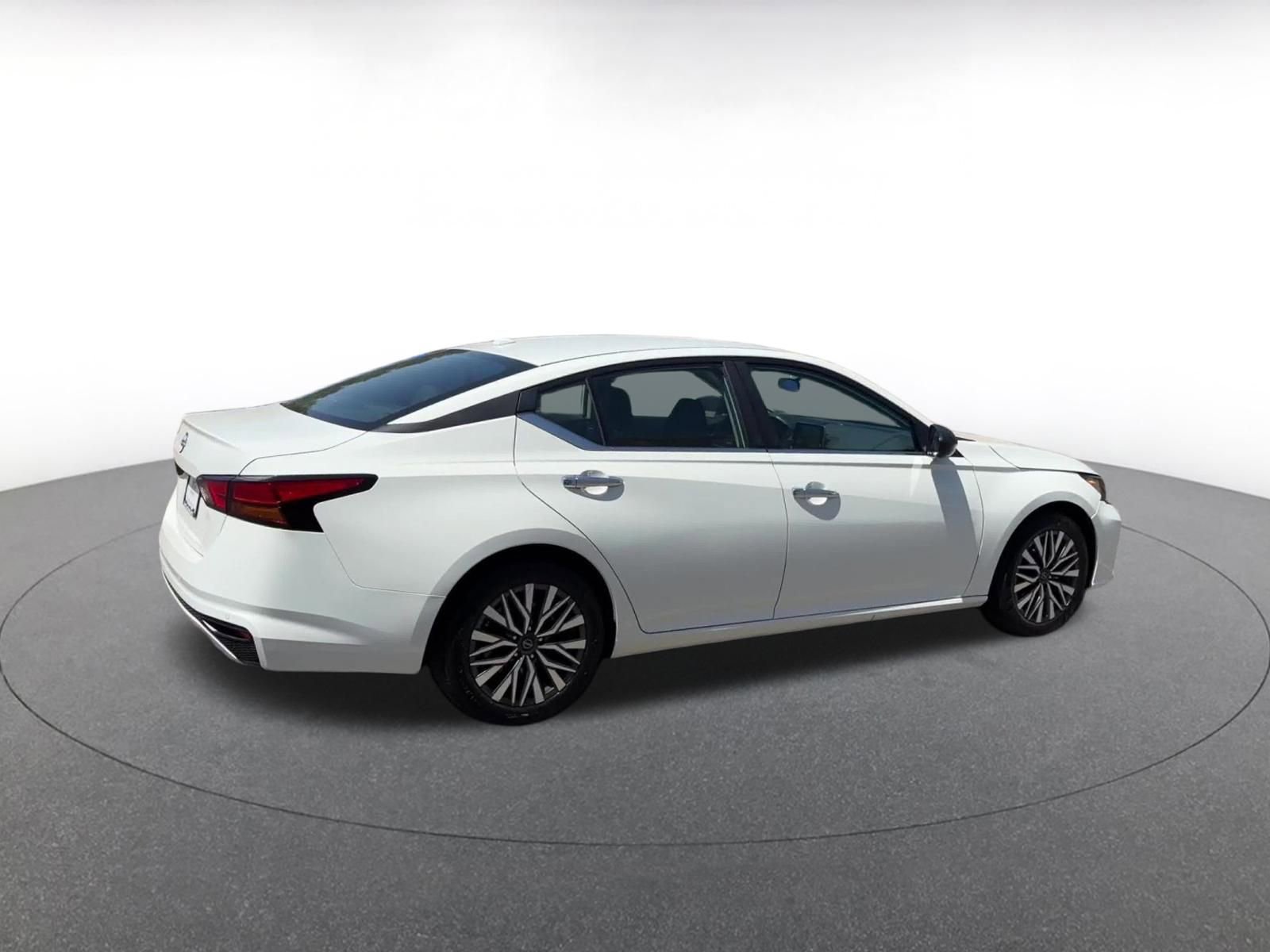 Thumbnail: 2025 Nissan Altima - 15