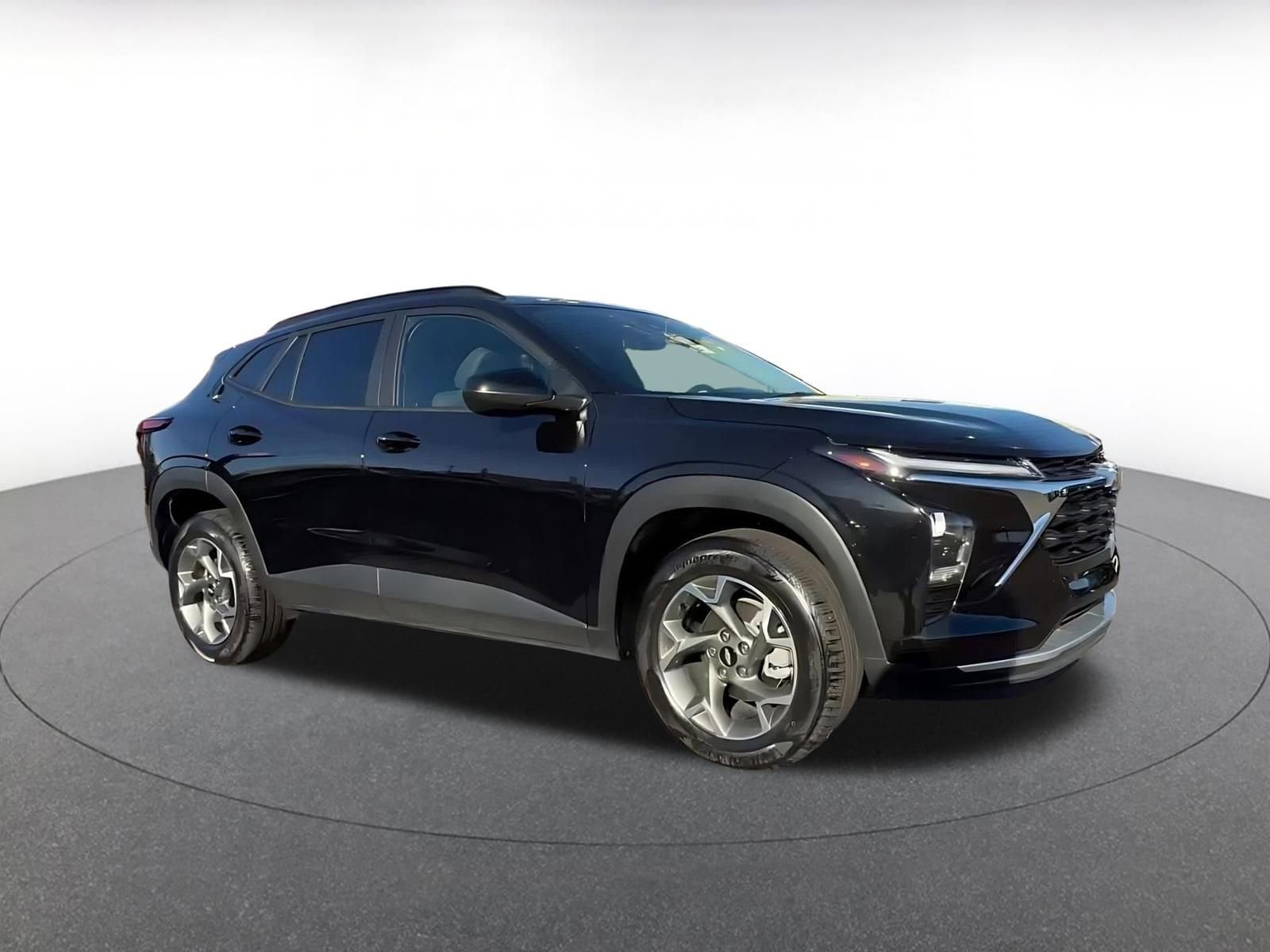 Thumbnail: 2025 Chevrolet Trax - 2