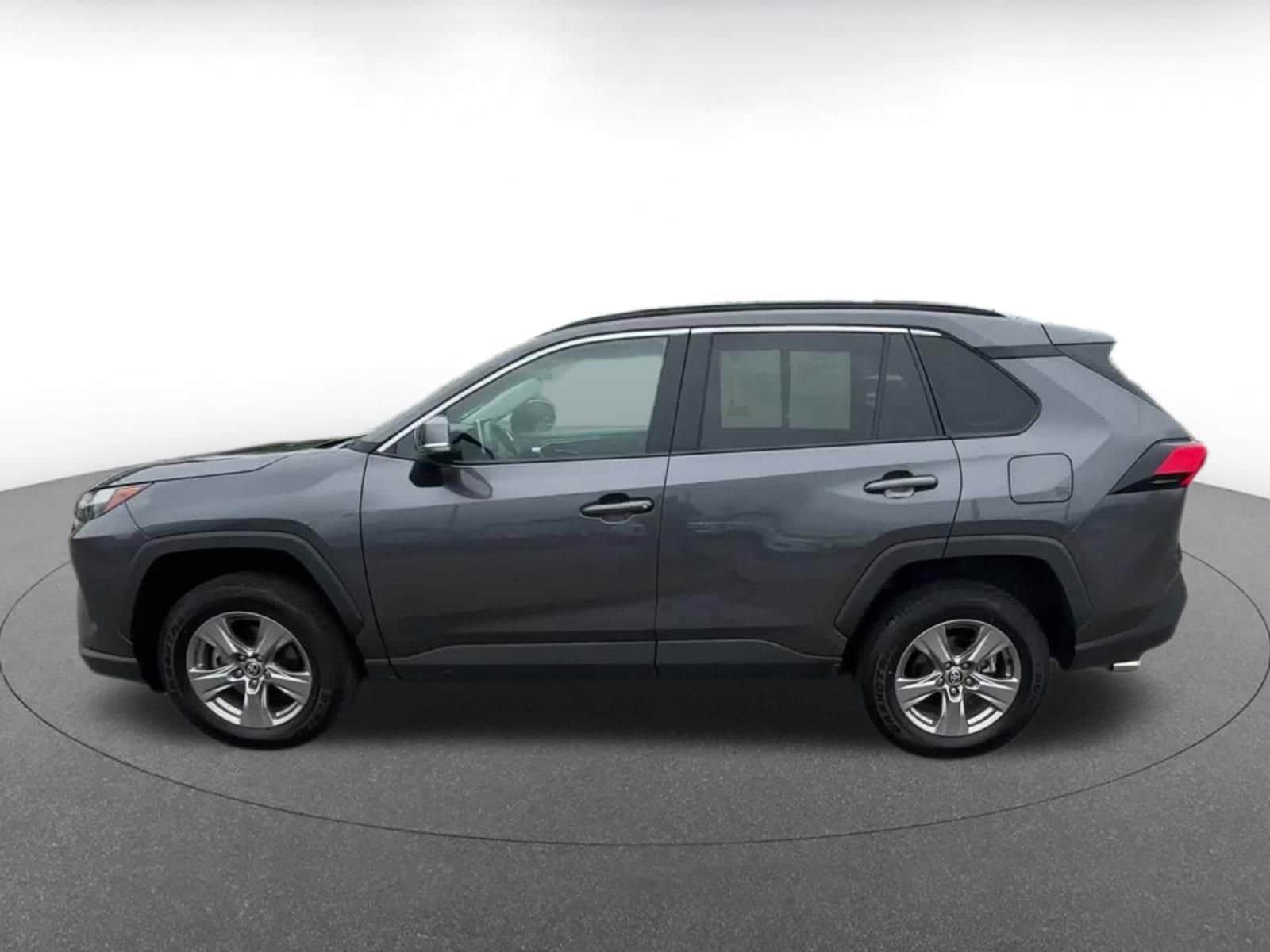 2024 Toyota RAV4 XLE 8