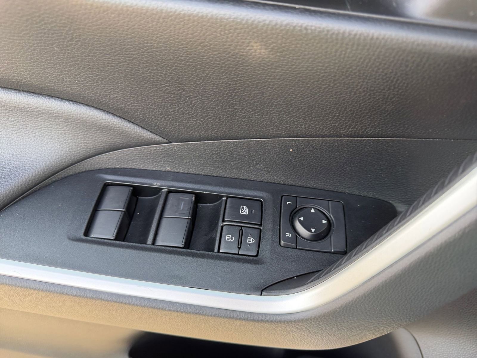 Thumbnail: 2025 Toyota RAV4 - 20