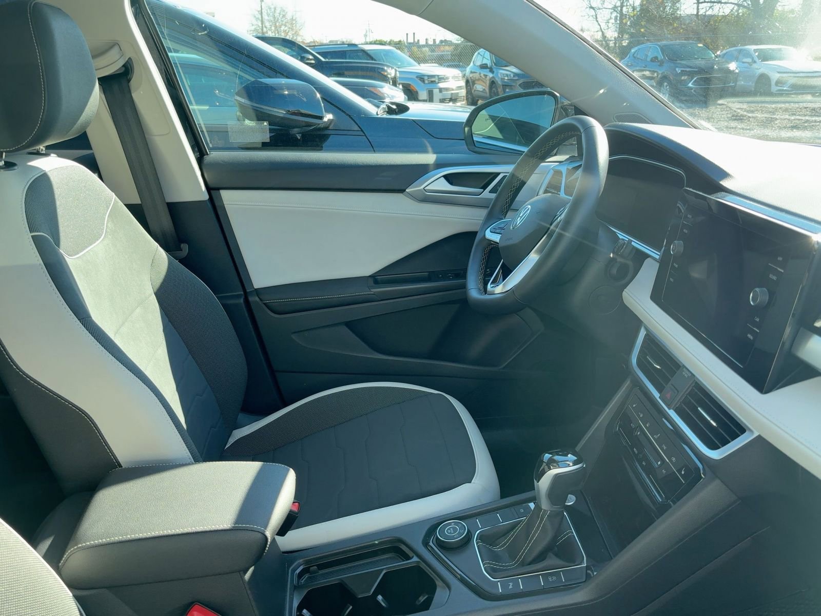 Thumbnail: 2025 Volkswagen Taos - 10